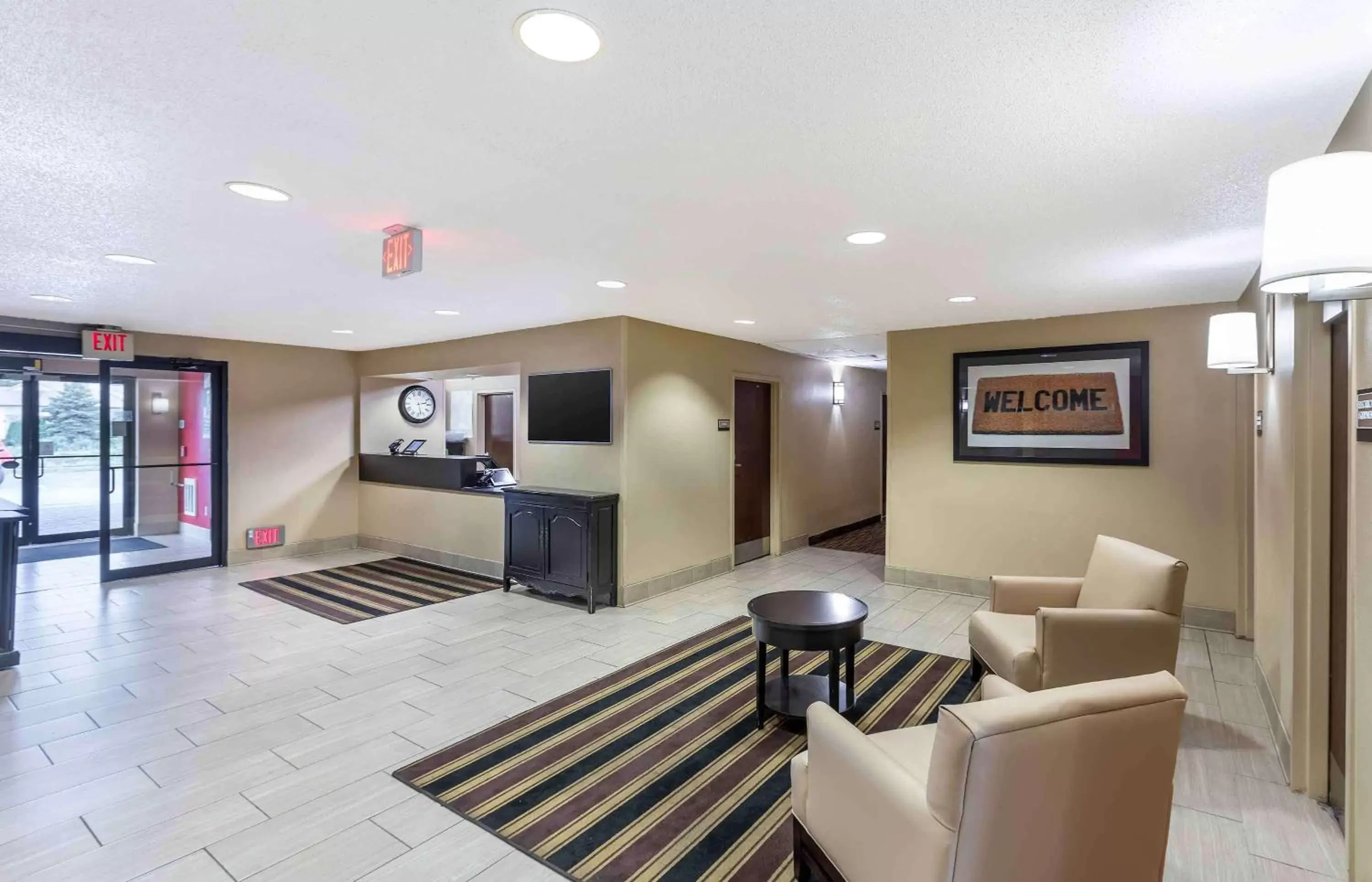 Lobby or reception, Lobby/Reception in Extended Stay America Suites - Milwaukee - Wauwatosa