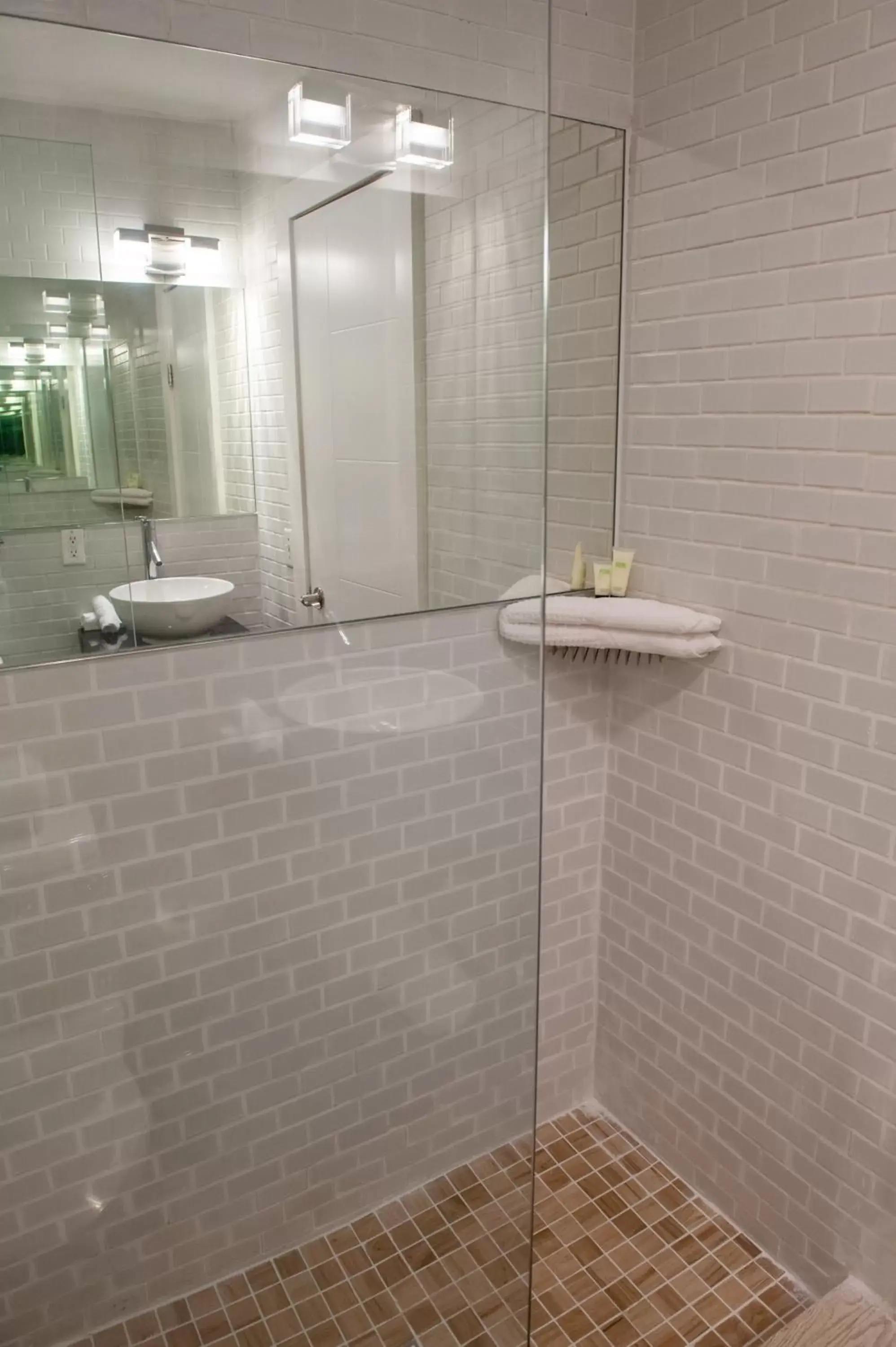 Shower, Bathroom in Catalina Hotel & Beach Club