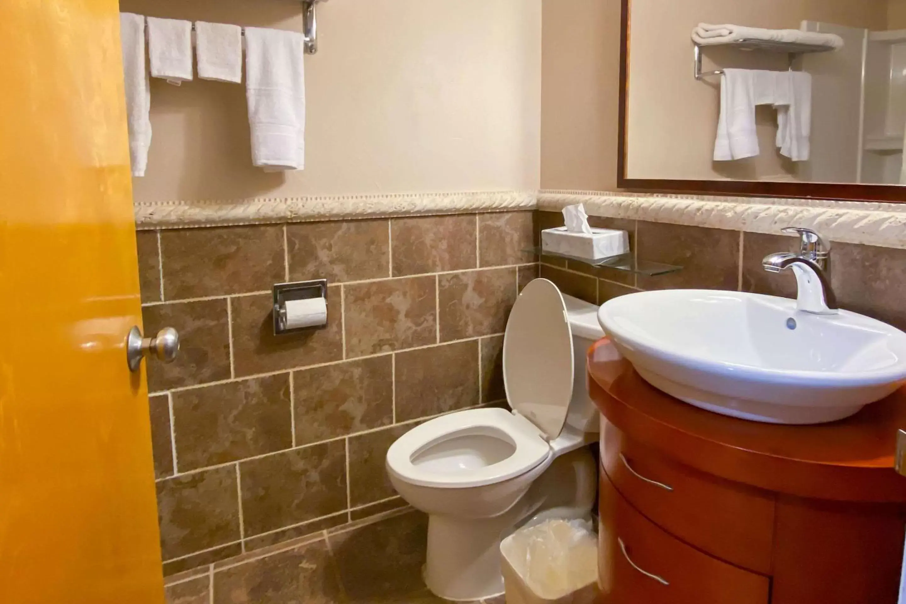 Photo of the whole room, Bathroom in Econo Lodge Inn & Suites Old Saybrook - Westbrook