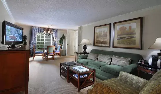 Living room, Seating Area in Washington Duke Inn & Golf Club