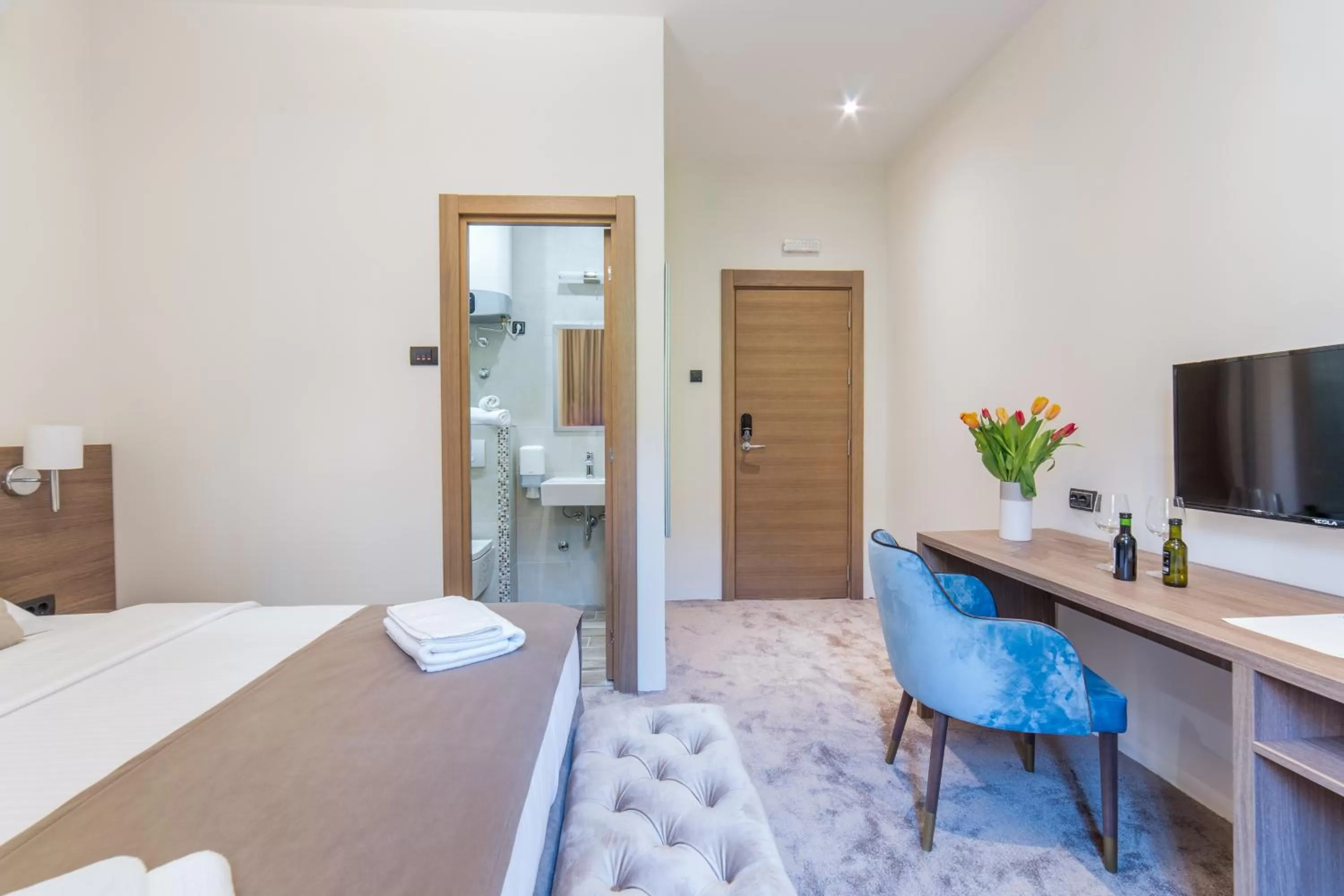 TV and multimedia, Bed in M House Belgrade Residence