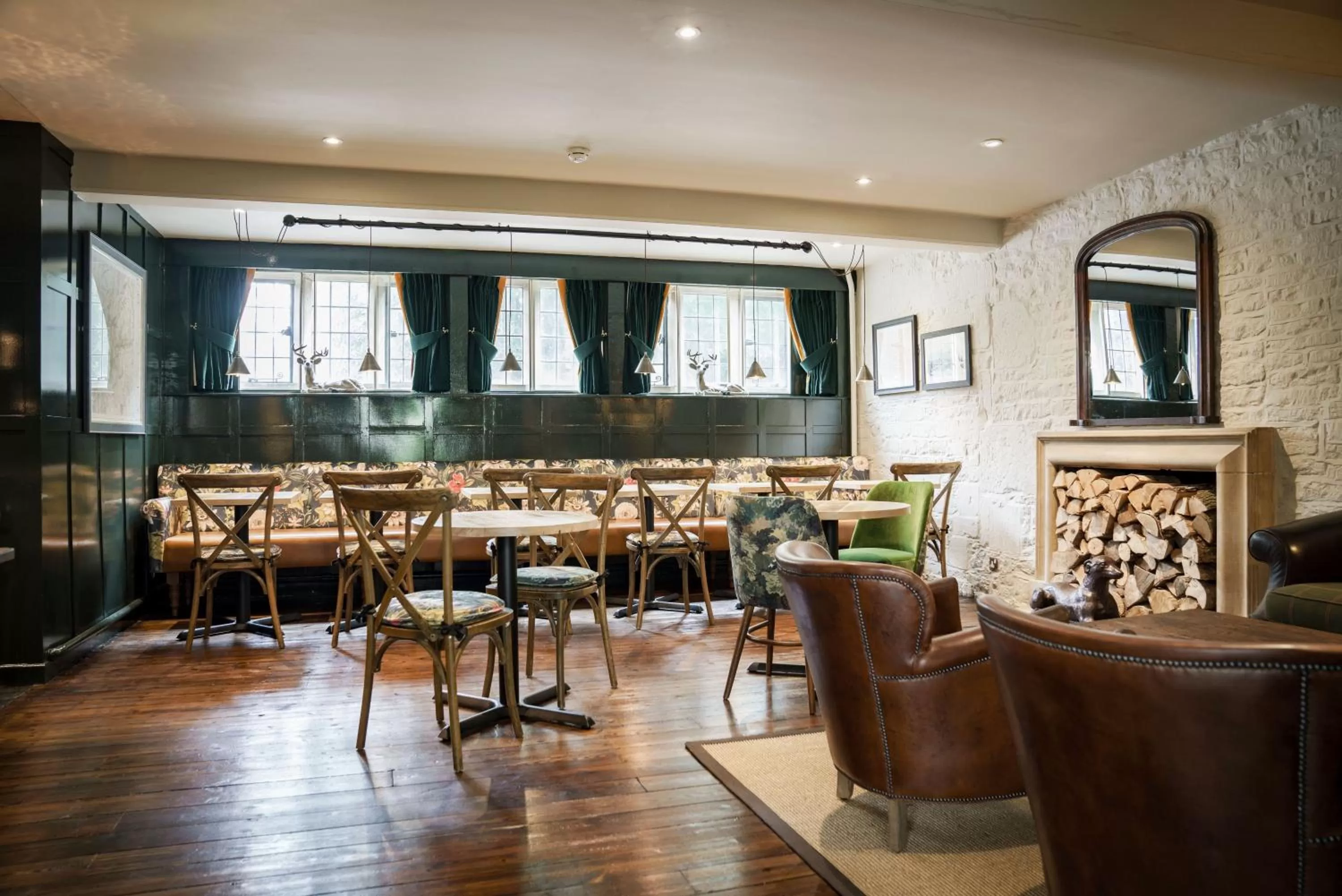 Lounge or bar in The Bear Of Rodborough Hotel