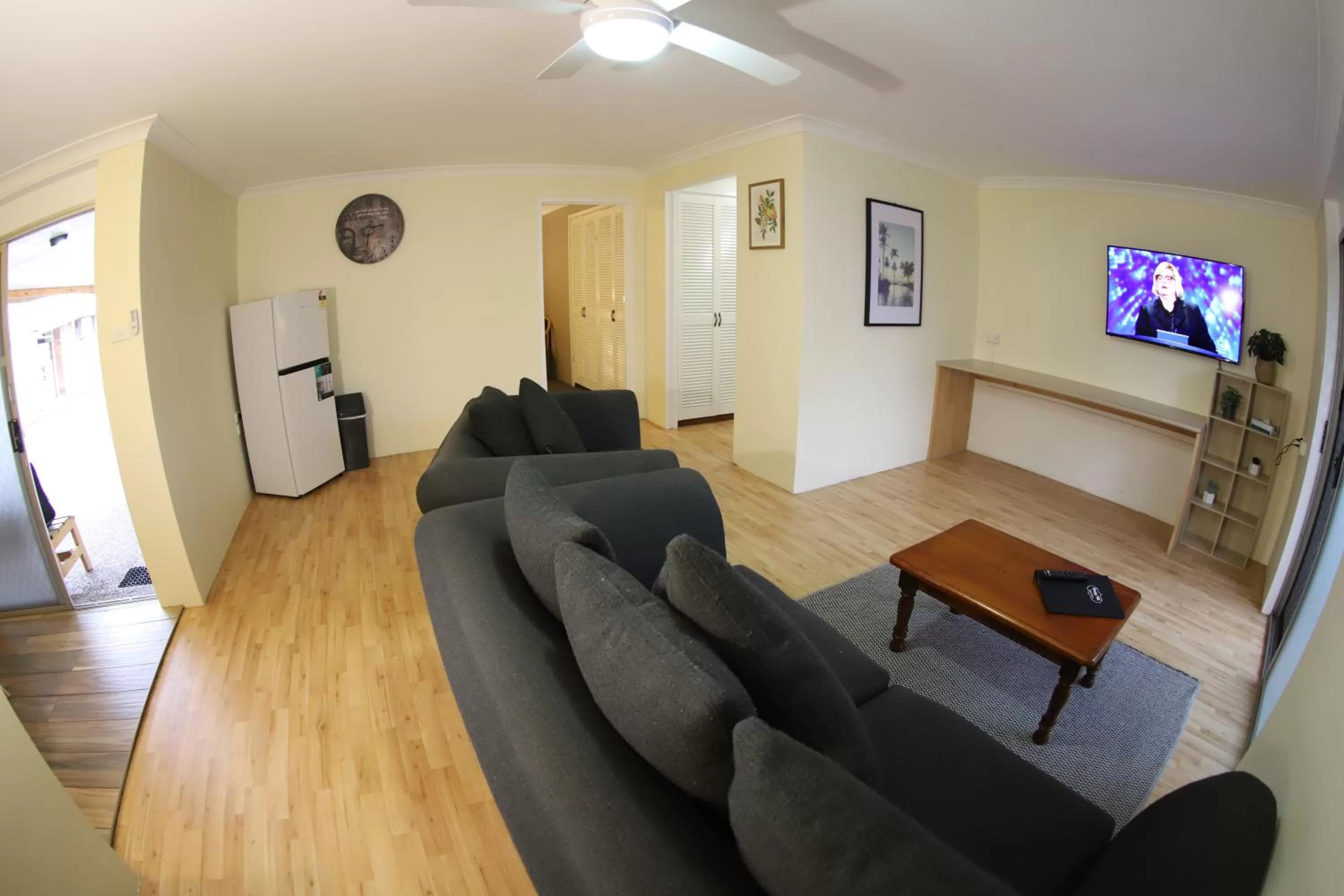 TV and multimedia in Sleepy Hill Motor Inn