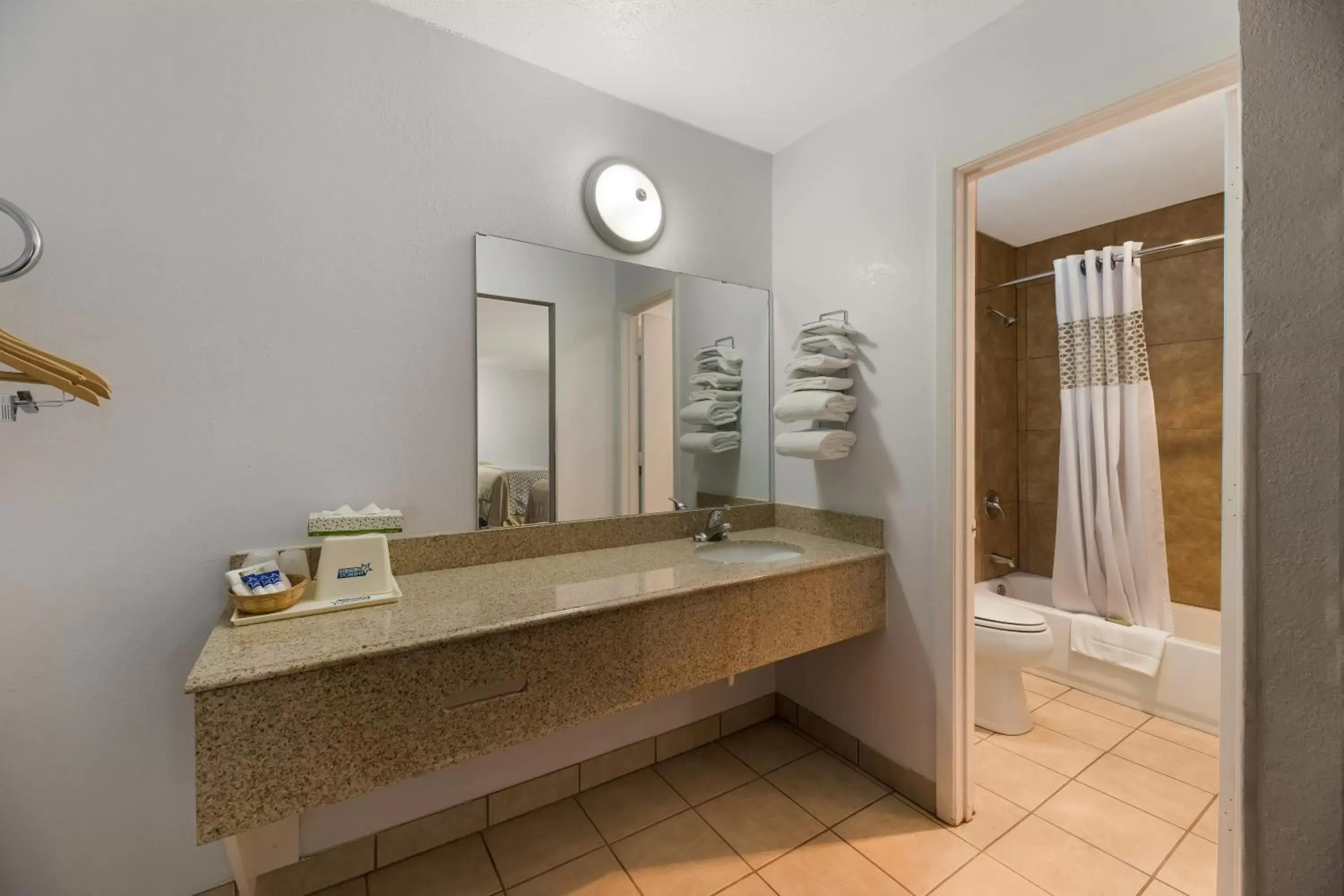 Shower, Bathroom in Americas Best Value Inn Alpine