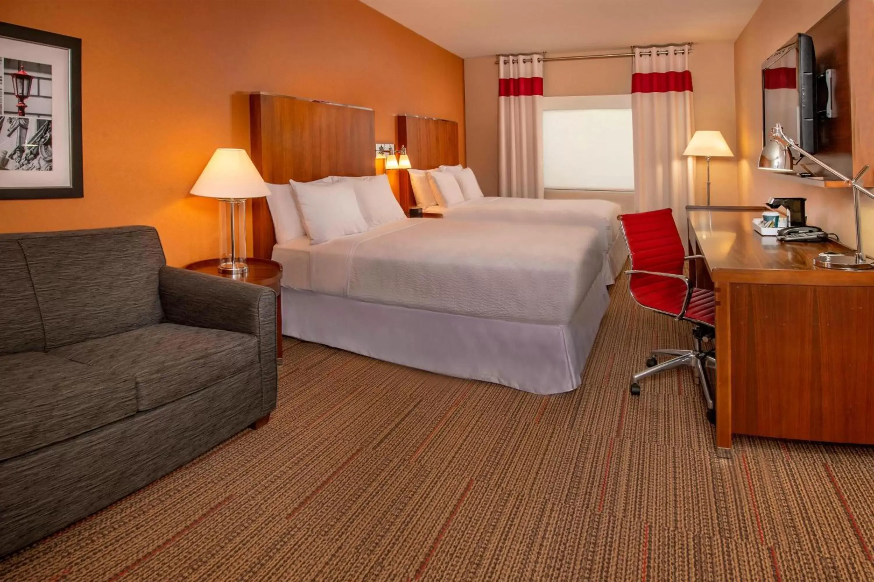 Photo of the whole room, Bed in Four Points by Sheraton Newark Christiana Wilmington