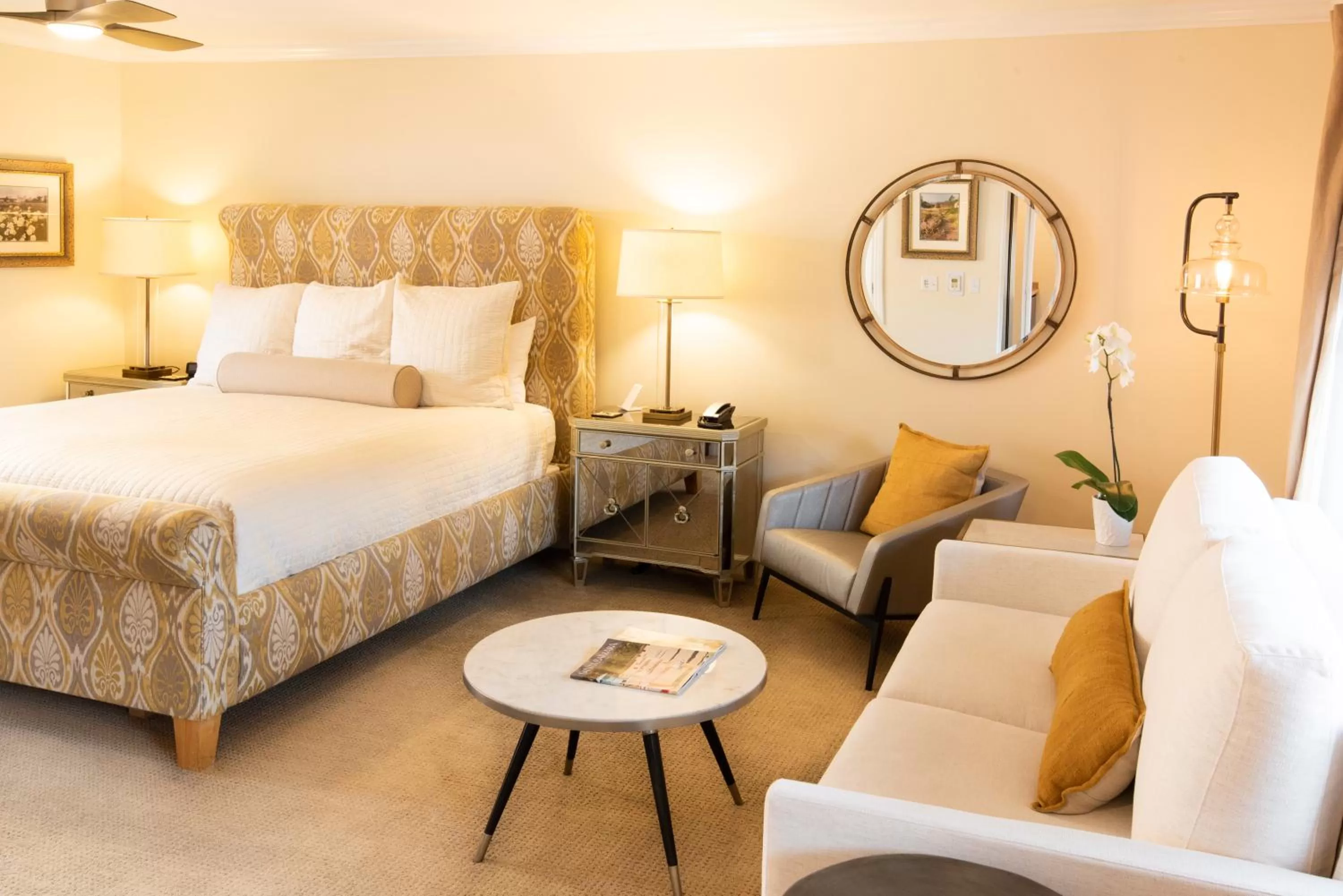 Photo of the whole room, Bed in Harbor House Inn