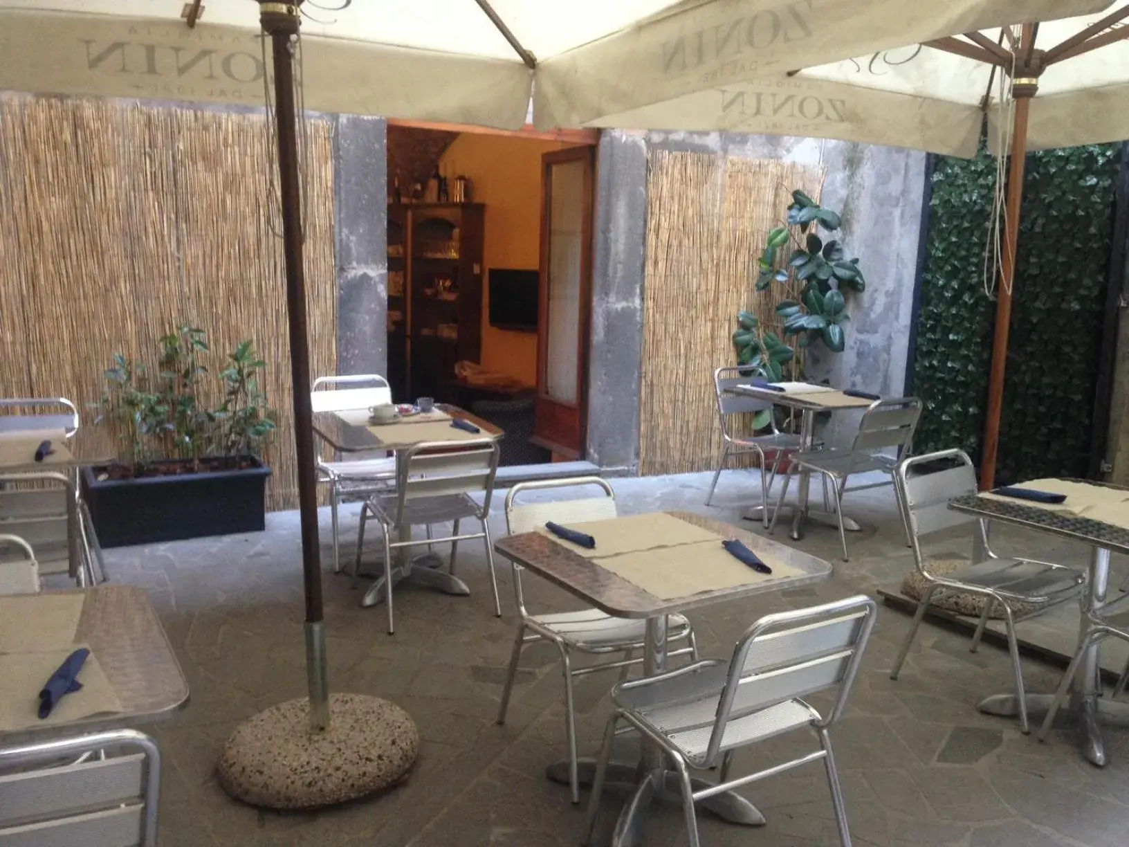 Patio, Restaurant/Places to Eat in Hotel Filippeschi