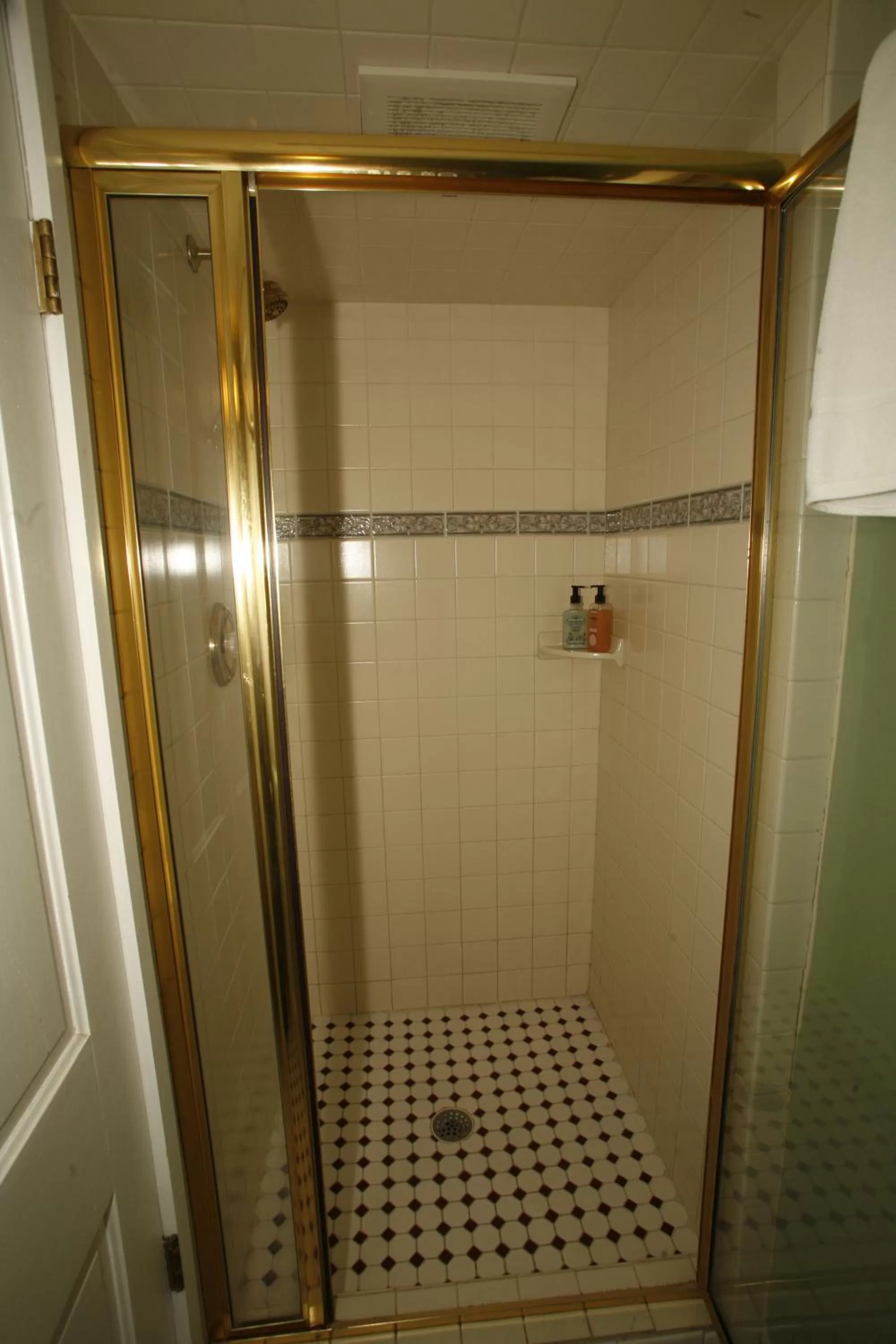 Bathroom in George Brooks House B&B