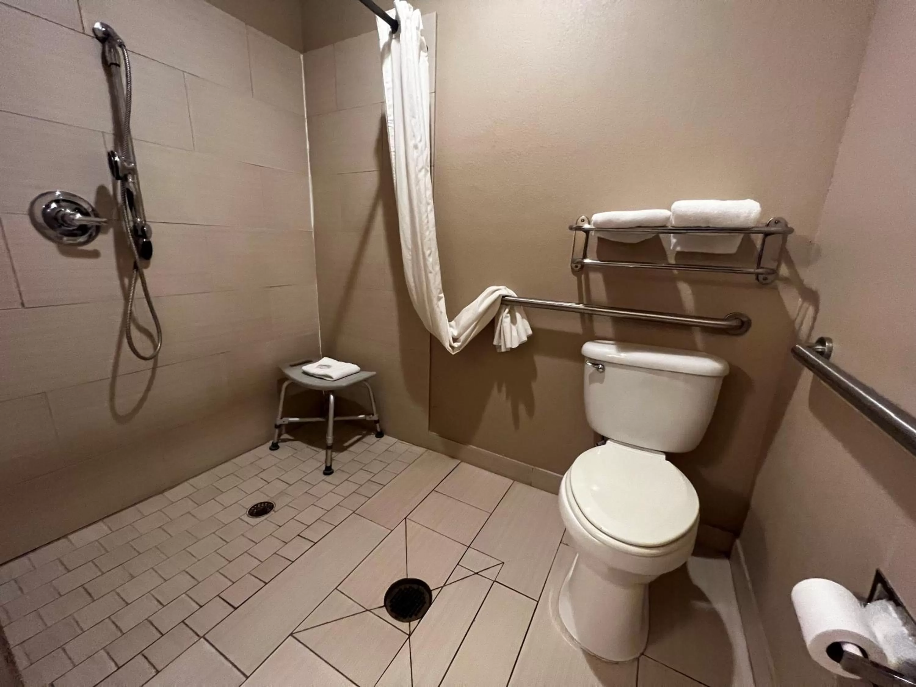 Bathroom in Super 8 by Wyndham Center