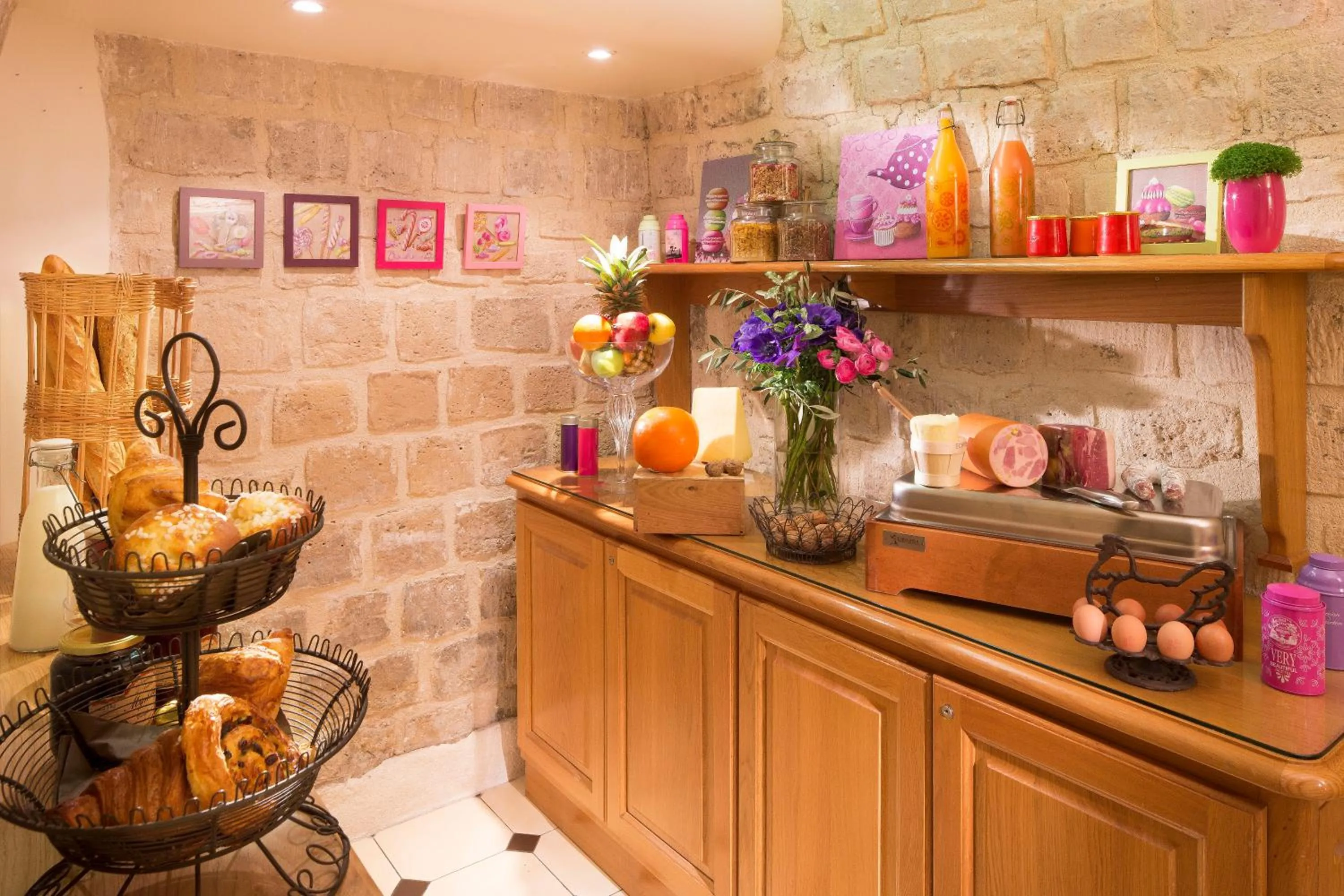 Restaurant/places to eat in Hôtel Cordelia Opéra-Madeleine