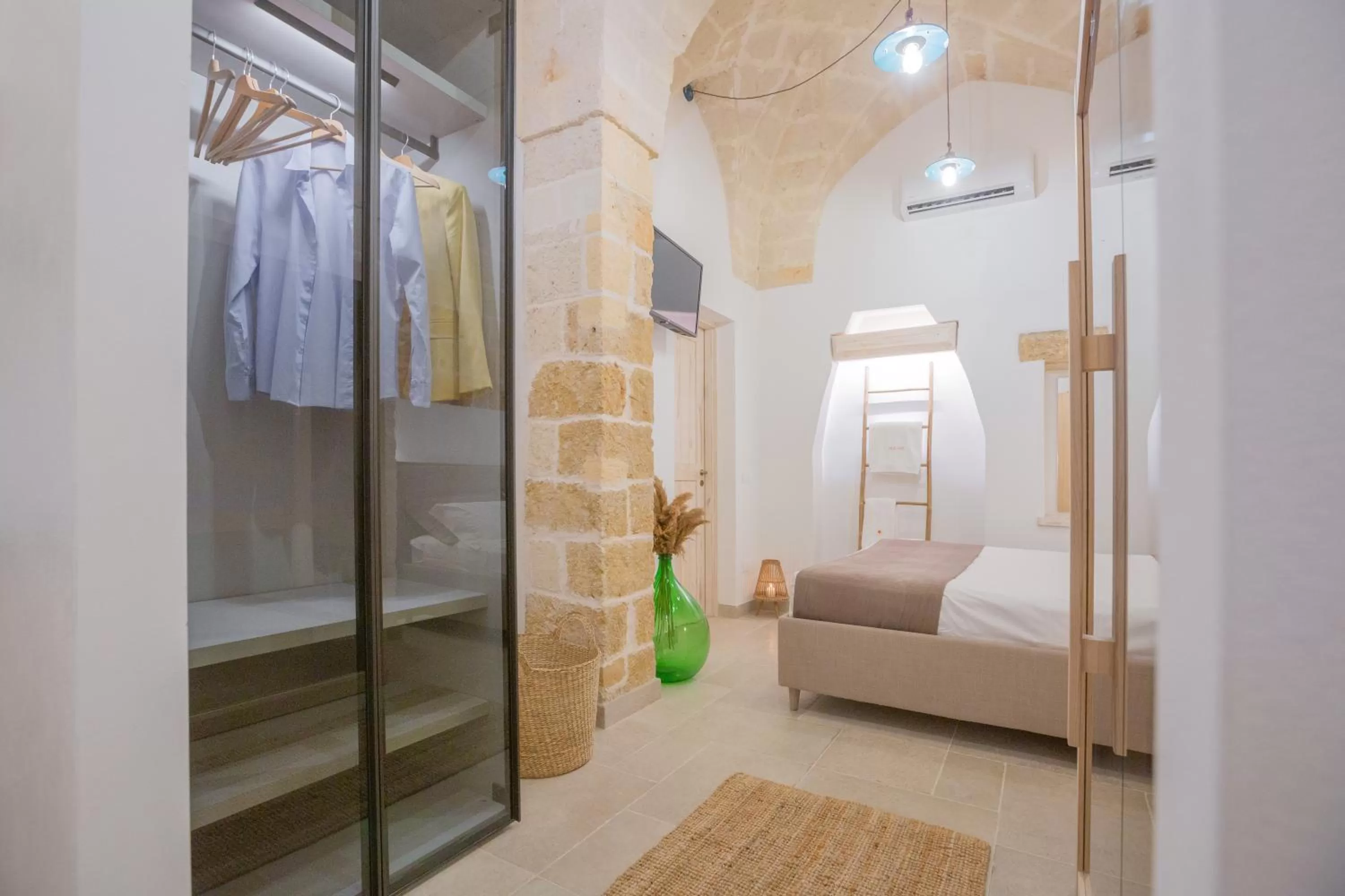 Bed in Filia Solis - Old Town SUITEs & SPA