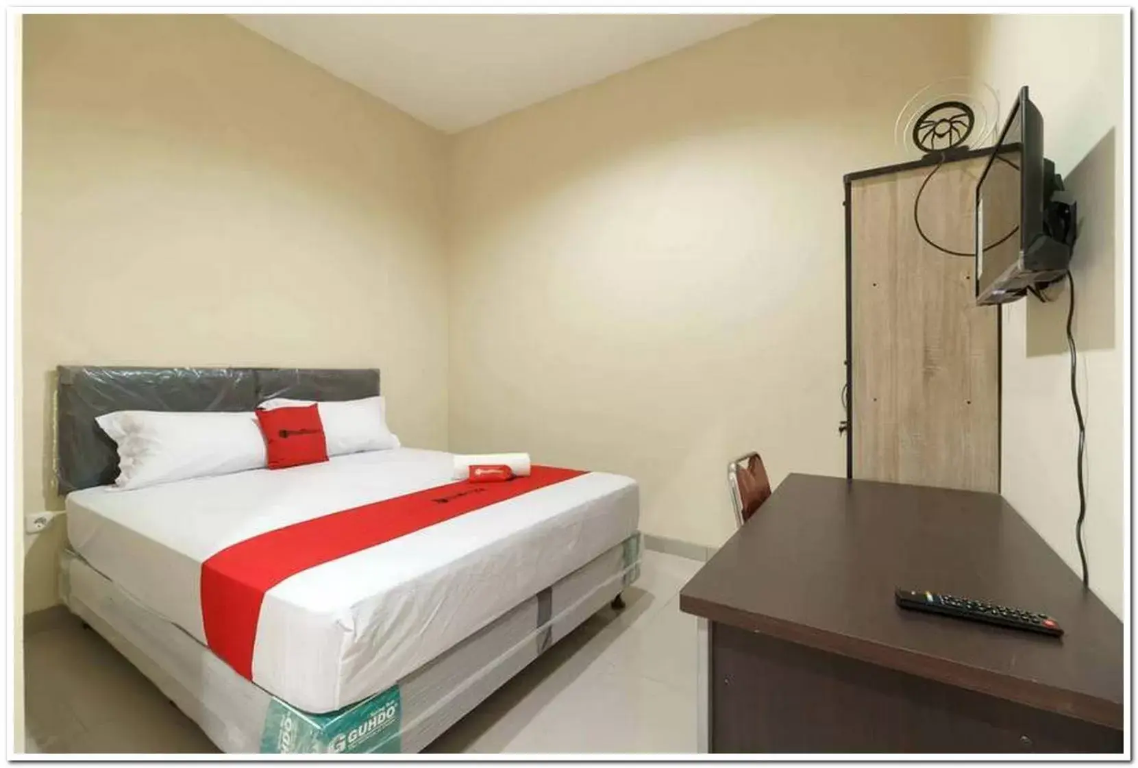 Bedroom in KoolKost At Karang Tengah Tangerang Bedroom in KoolKost At Karang Tengah Tangerang