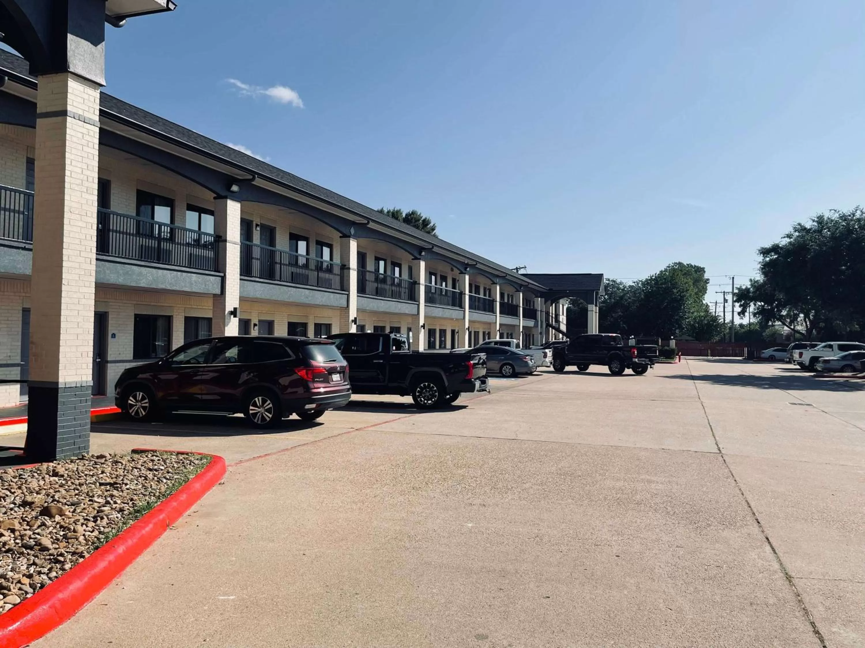 Property building in Days Inn by Wyndham Dickinson TX