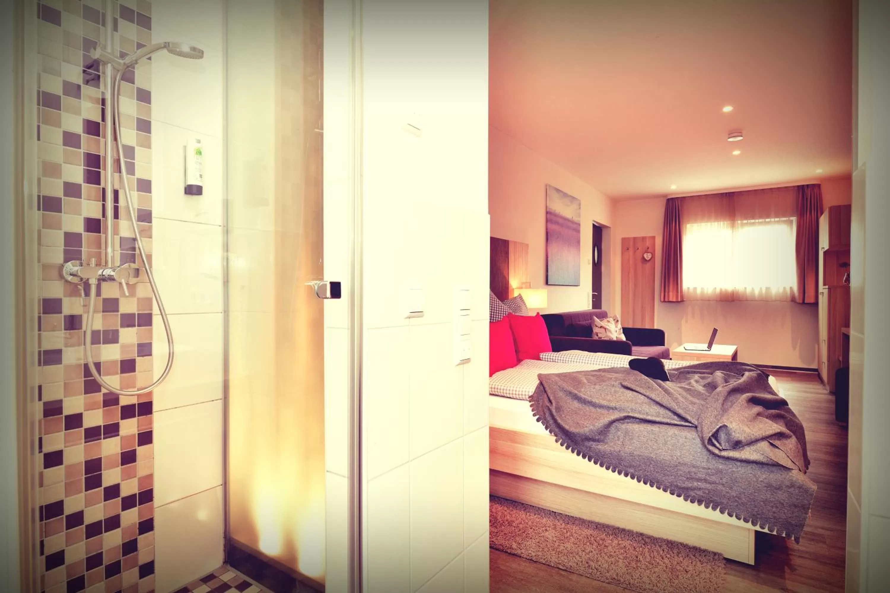 Shower, Bed in Hotel Nagel