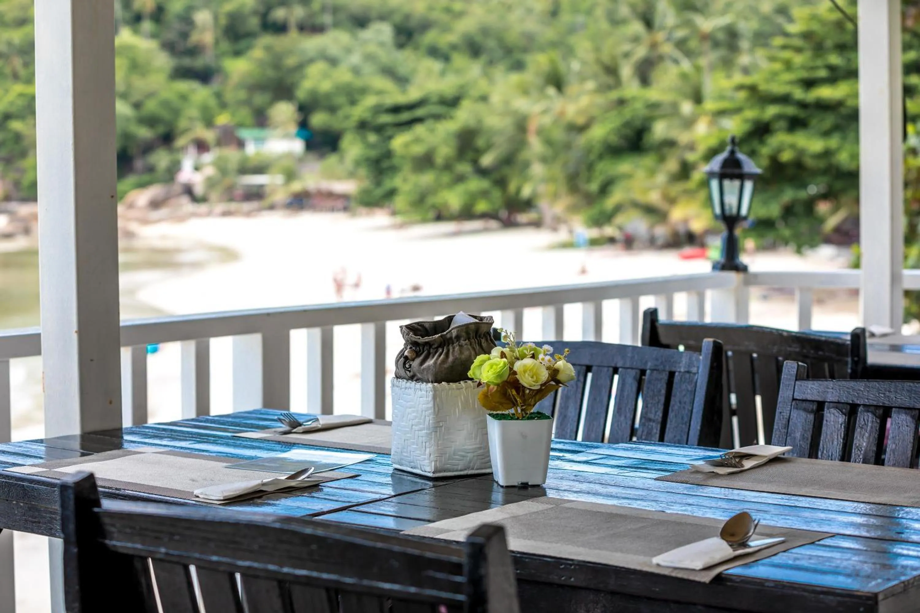 Restaurant/places to eat in Crystal Bay Beach Resort