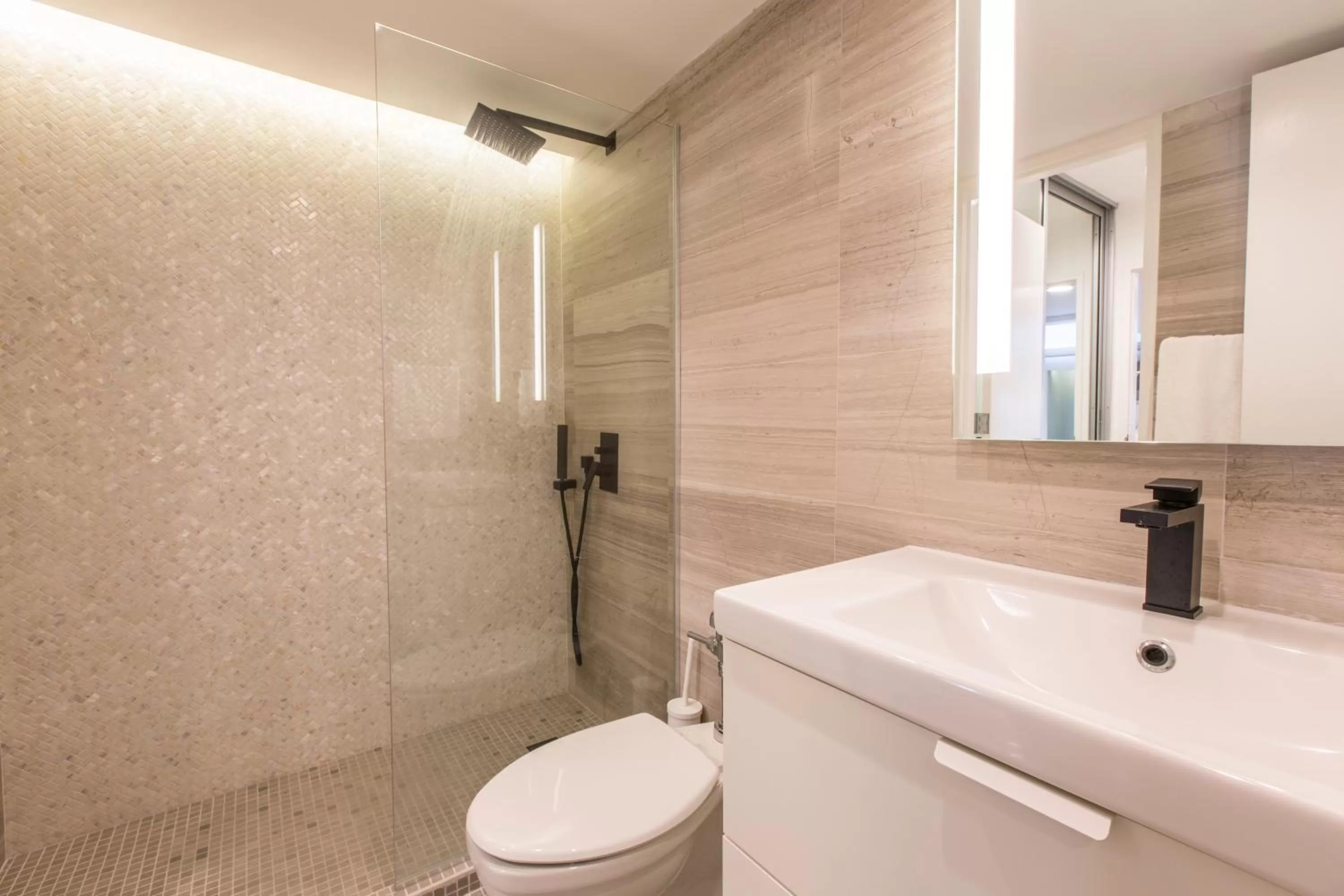 Shower in OCEAN VIEW DELUXE SUITE: PVT. BEACH & POOL
