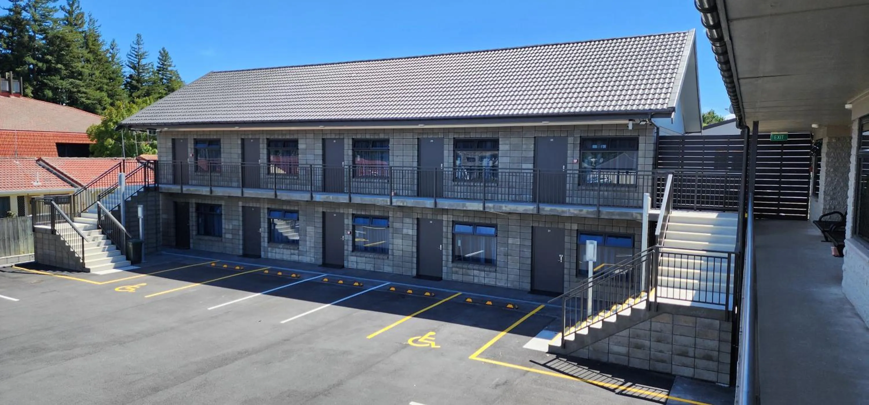 Property building in Auto Lodge Motel