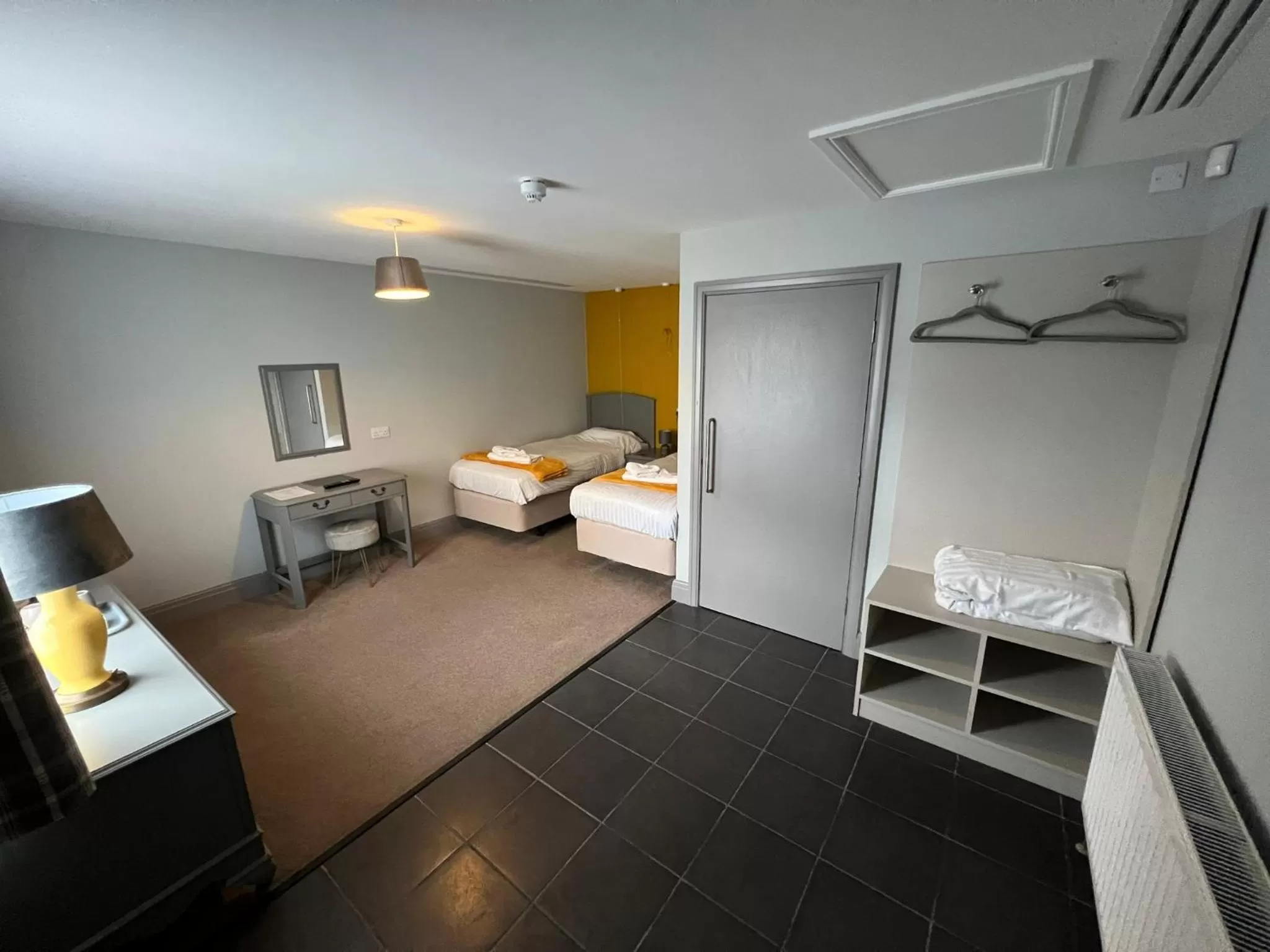 Bedroom, Bed in The Black Horse Inn