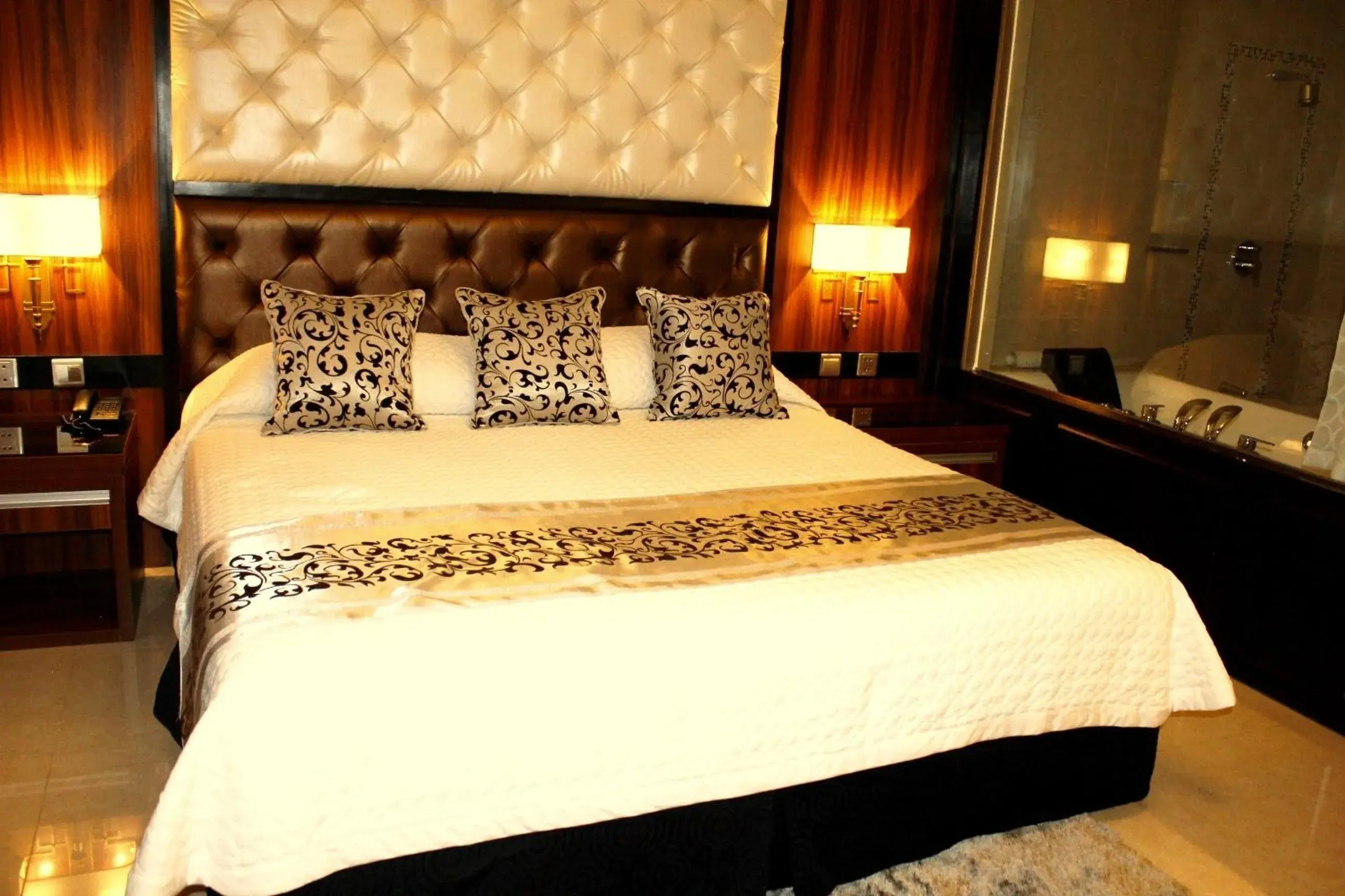 Bedroom, Bed in Central Park Tower Resort