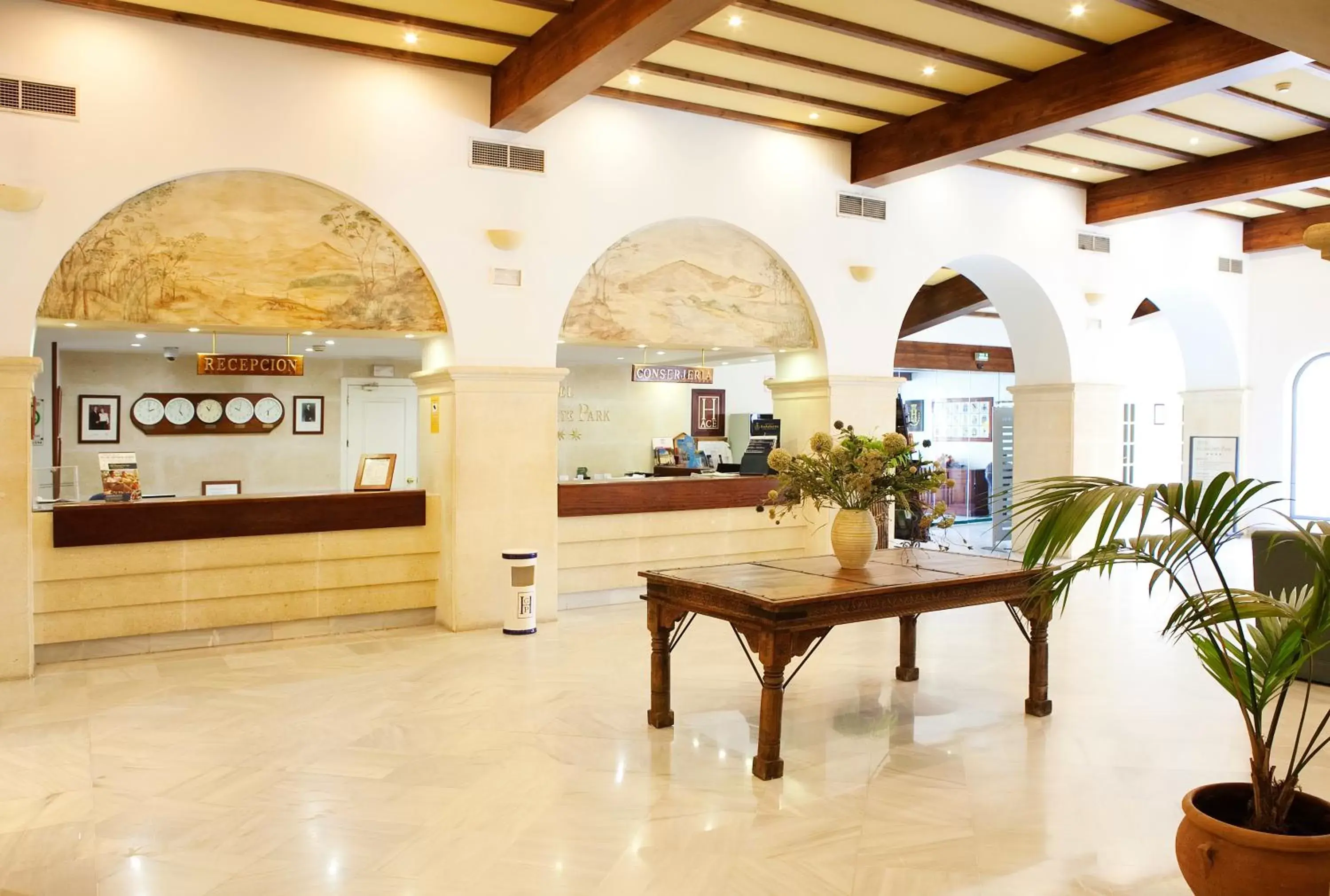 Lobby or reception in Guadacorte Park