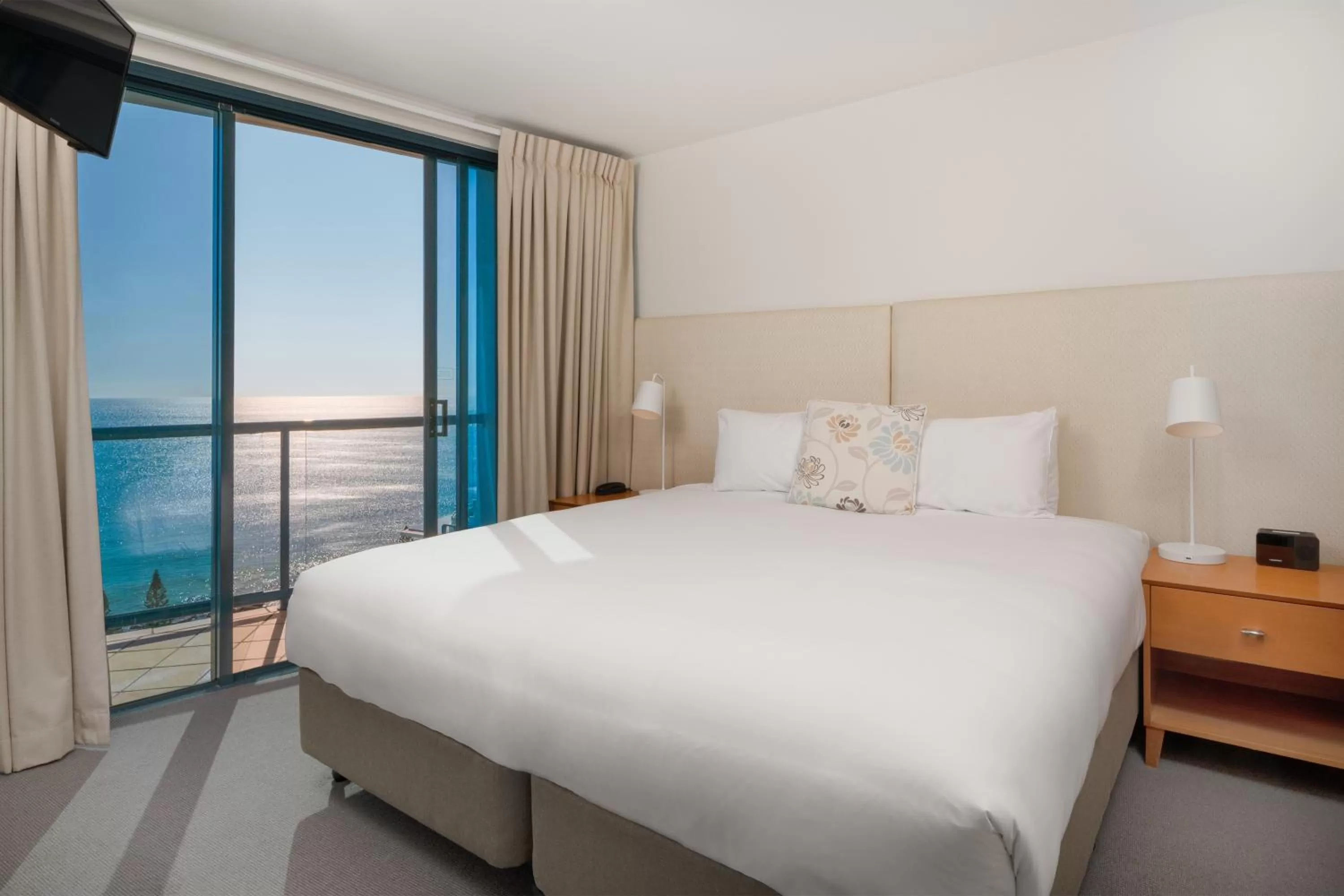 Bedroom, Bed in Mantra Mooloolaba Beach