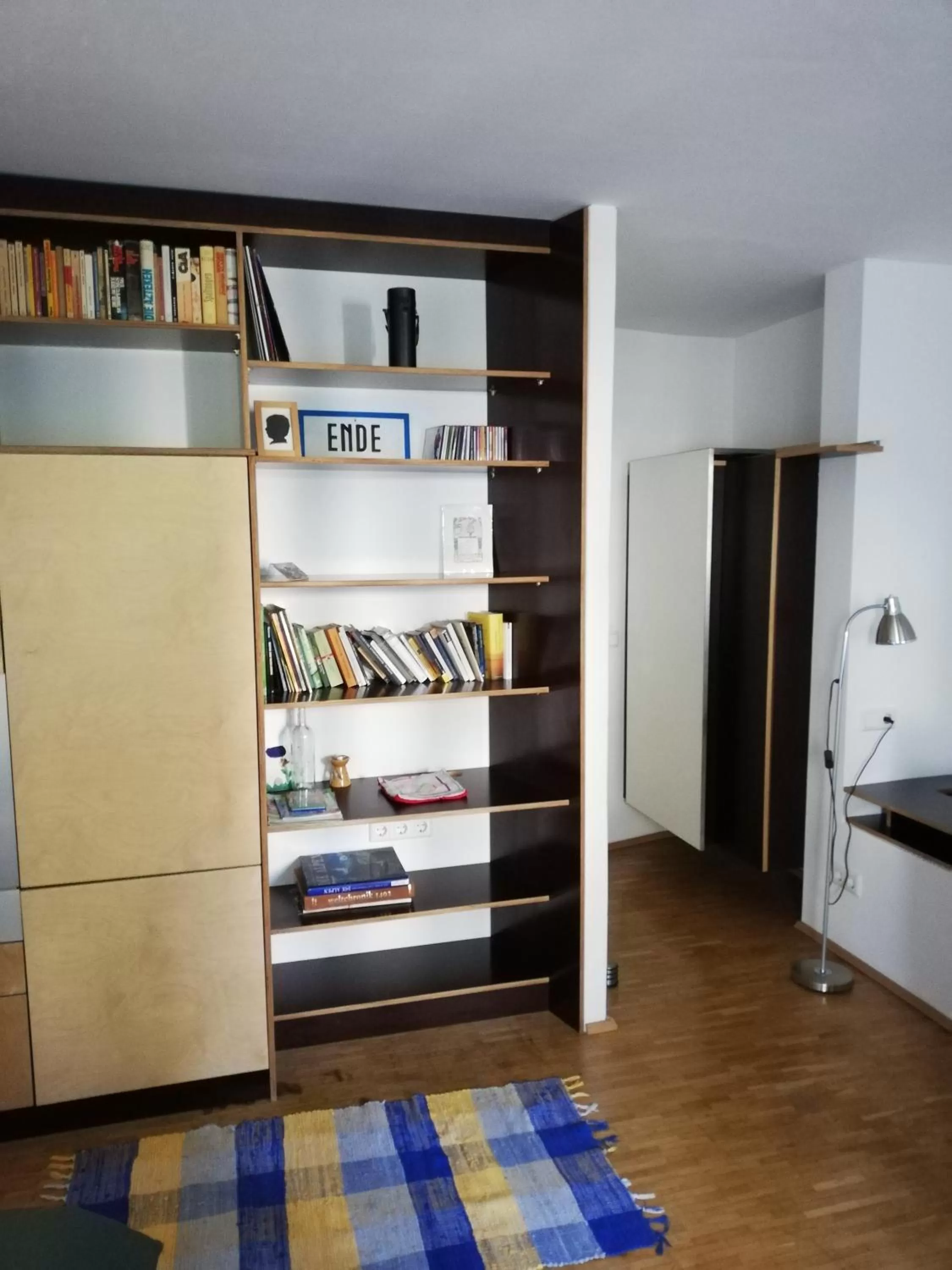 Library in Room in maisonette with garden, parking place