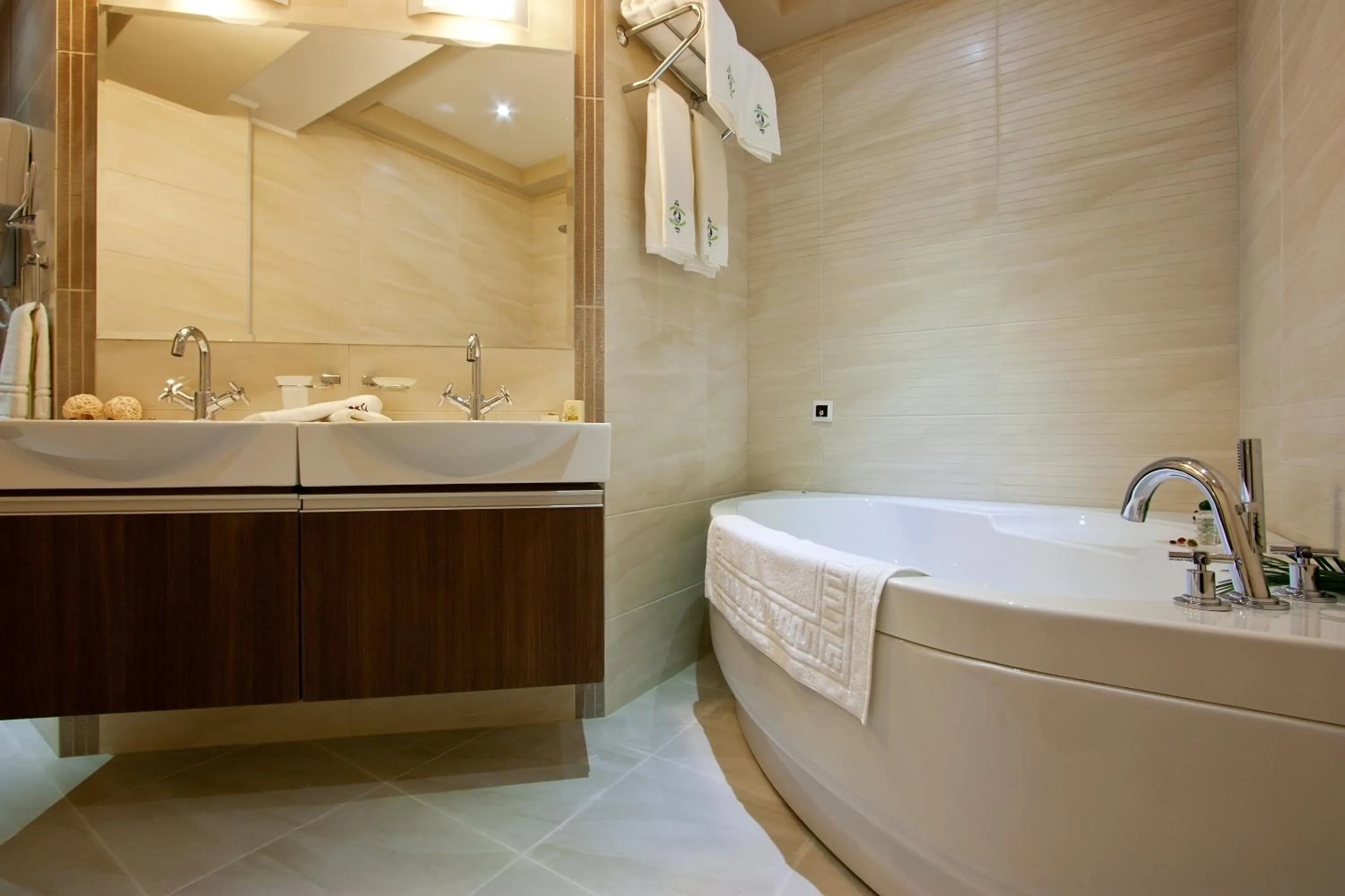 Bathroom in Earth & People Hotel & SPA - Free Parking & Swimming Pool