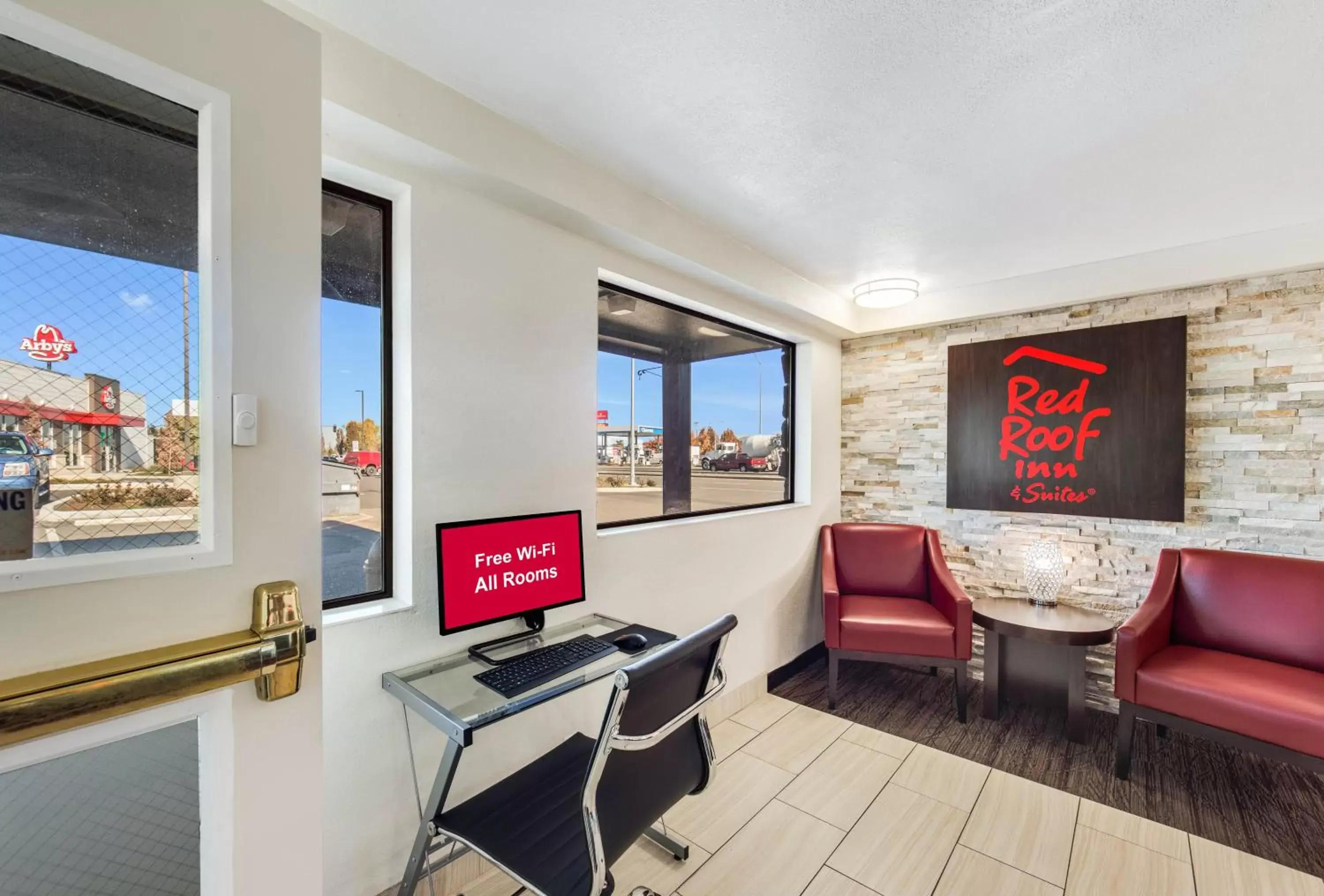 Business facilities in Red Roof Inn & Suites Medford - Airport