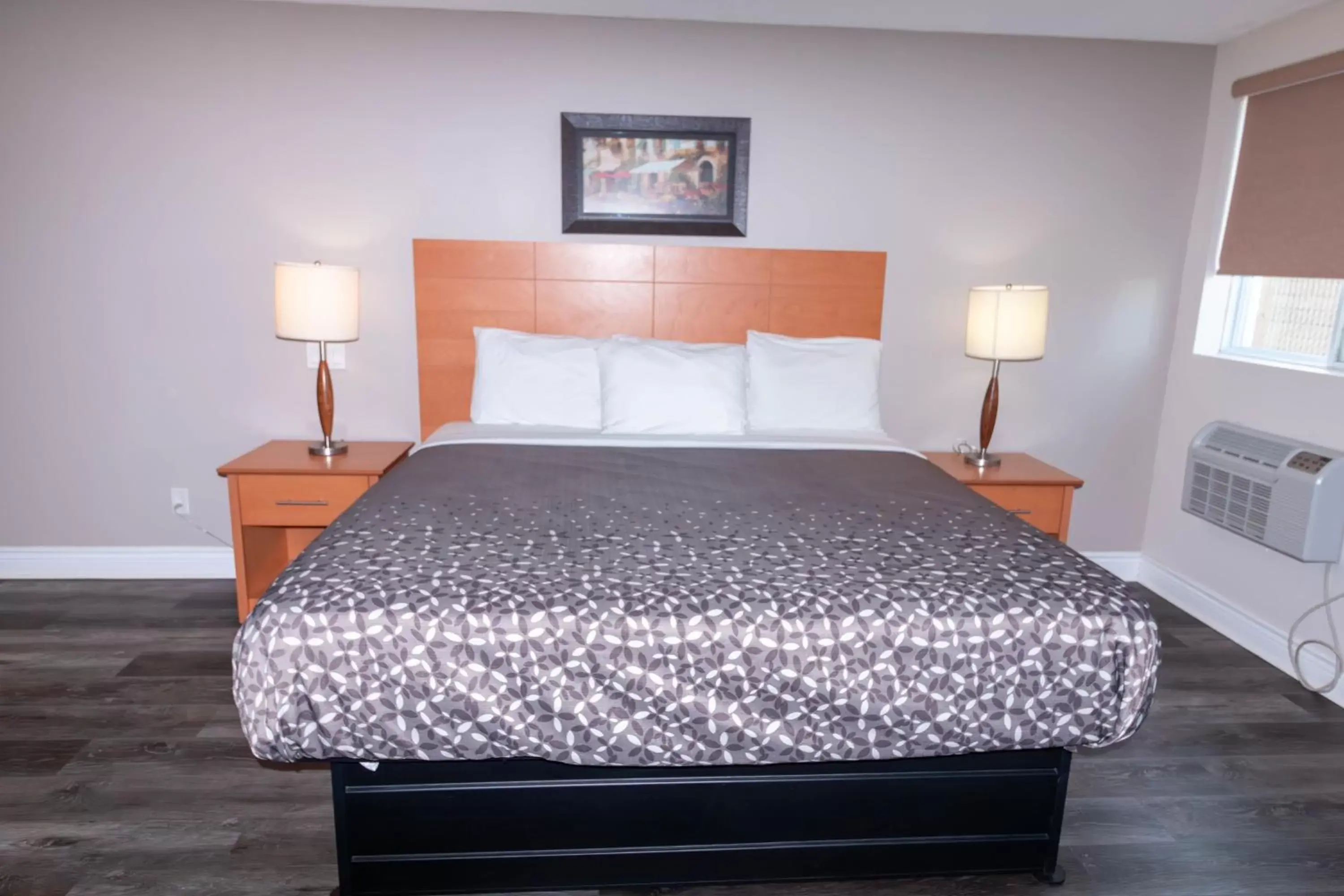 Bed in Borden Inn and Suites