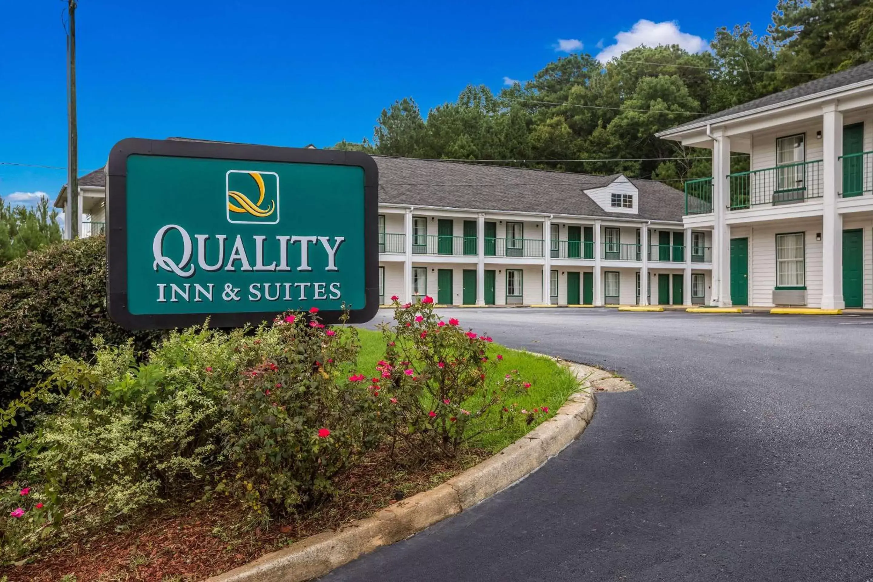 Property Building in Quality Inn & Suites near Lake Oconee
