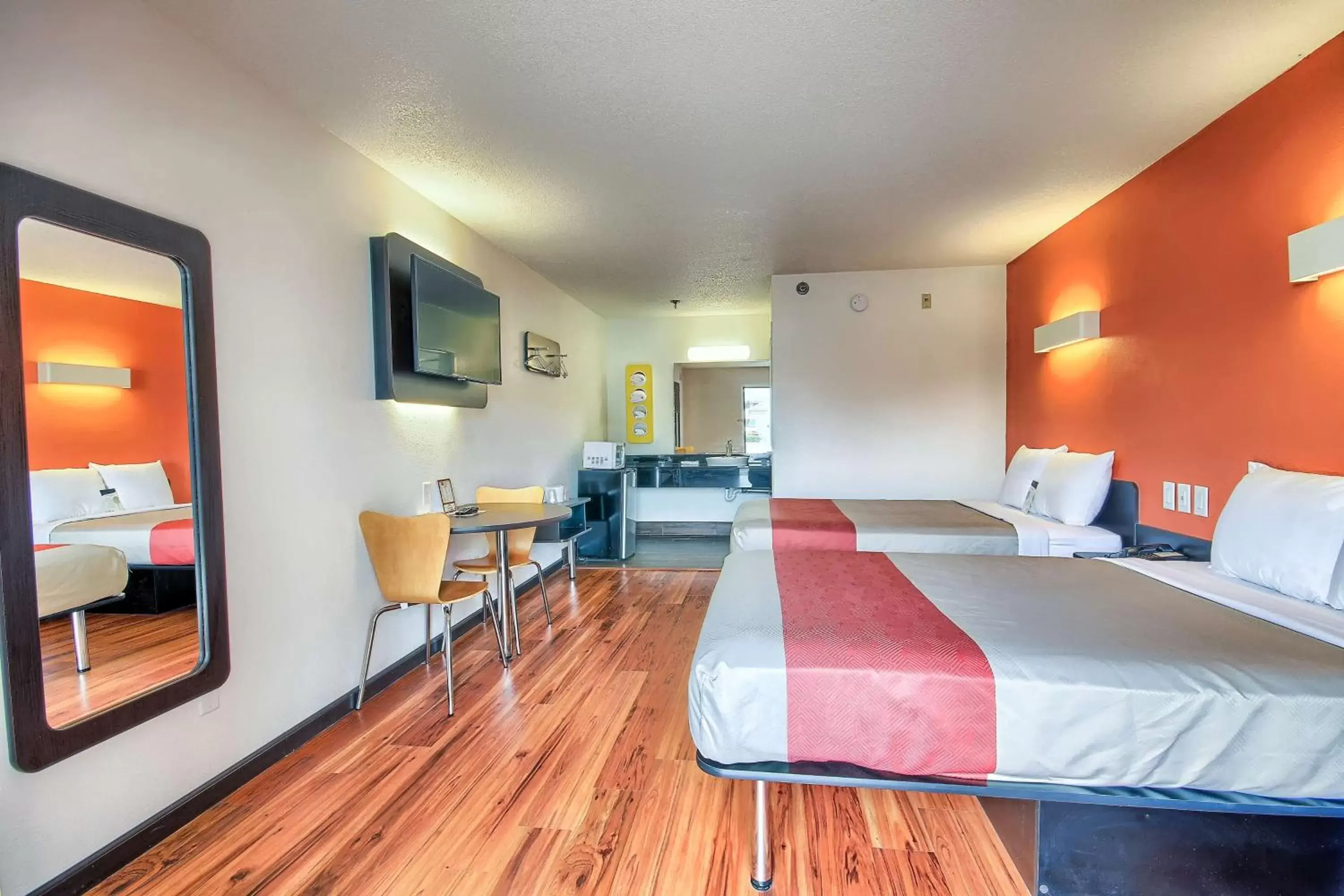 TV and multimedia in Motel 6-Columbus, OH - West