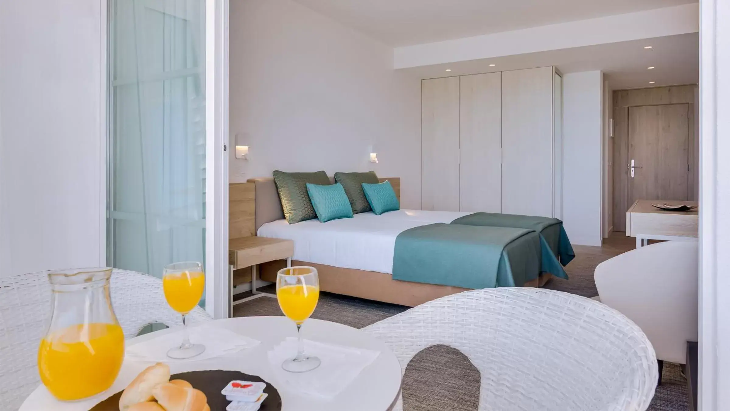 Bed in Hotel Sol e Mar Albufeira - Adults Only