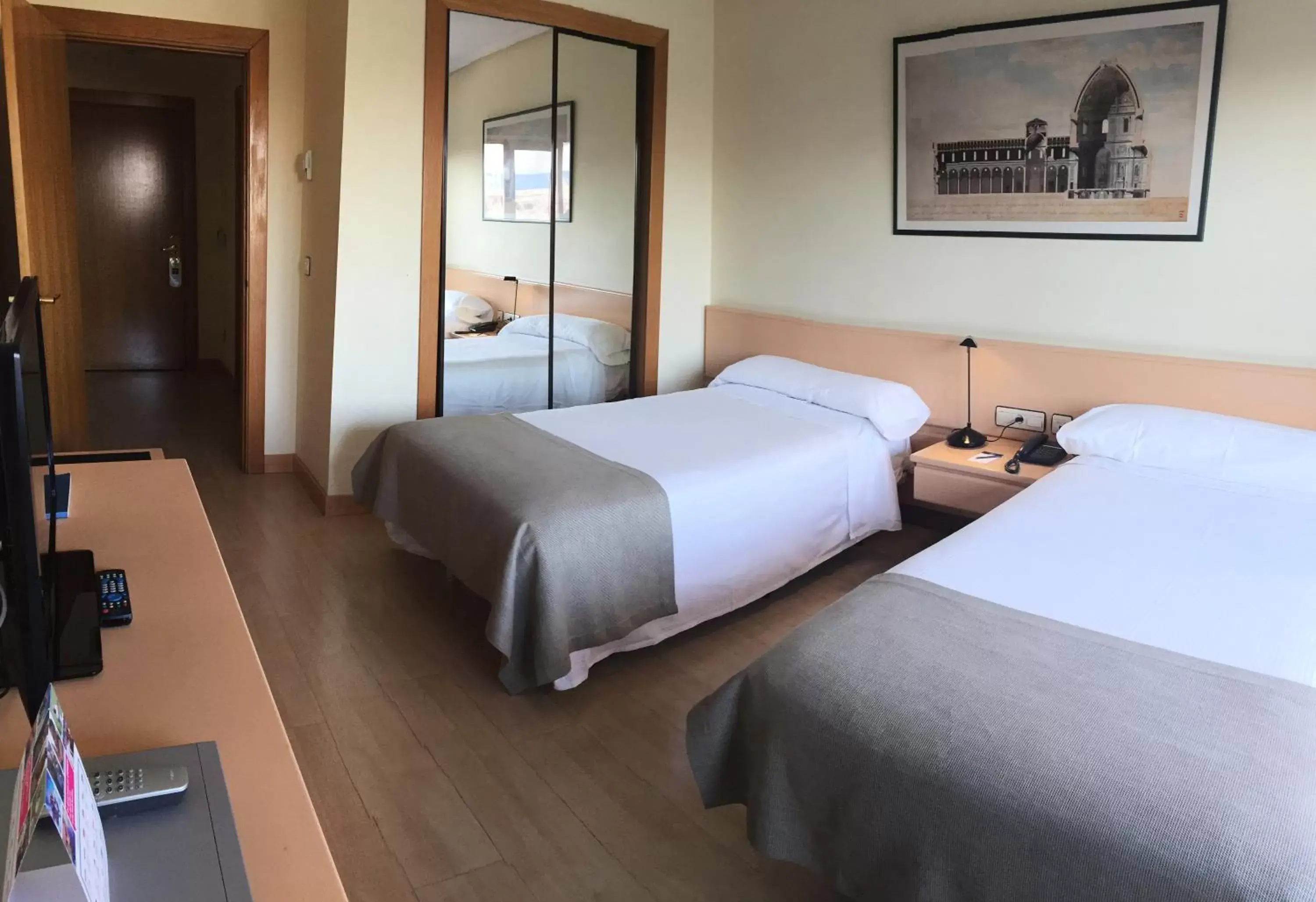 Photo of the whole room, Bed in Parquesur Photo of the whole room, Bed in Parquesur