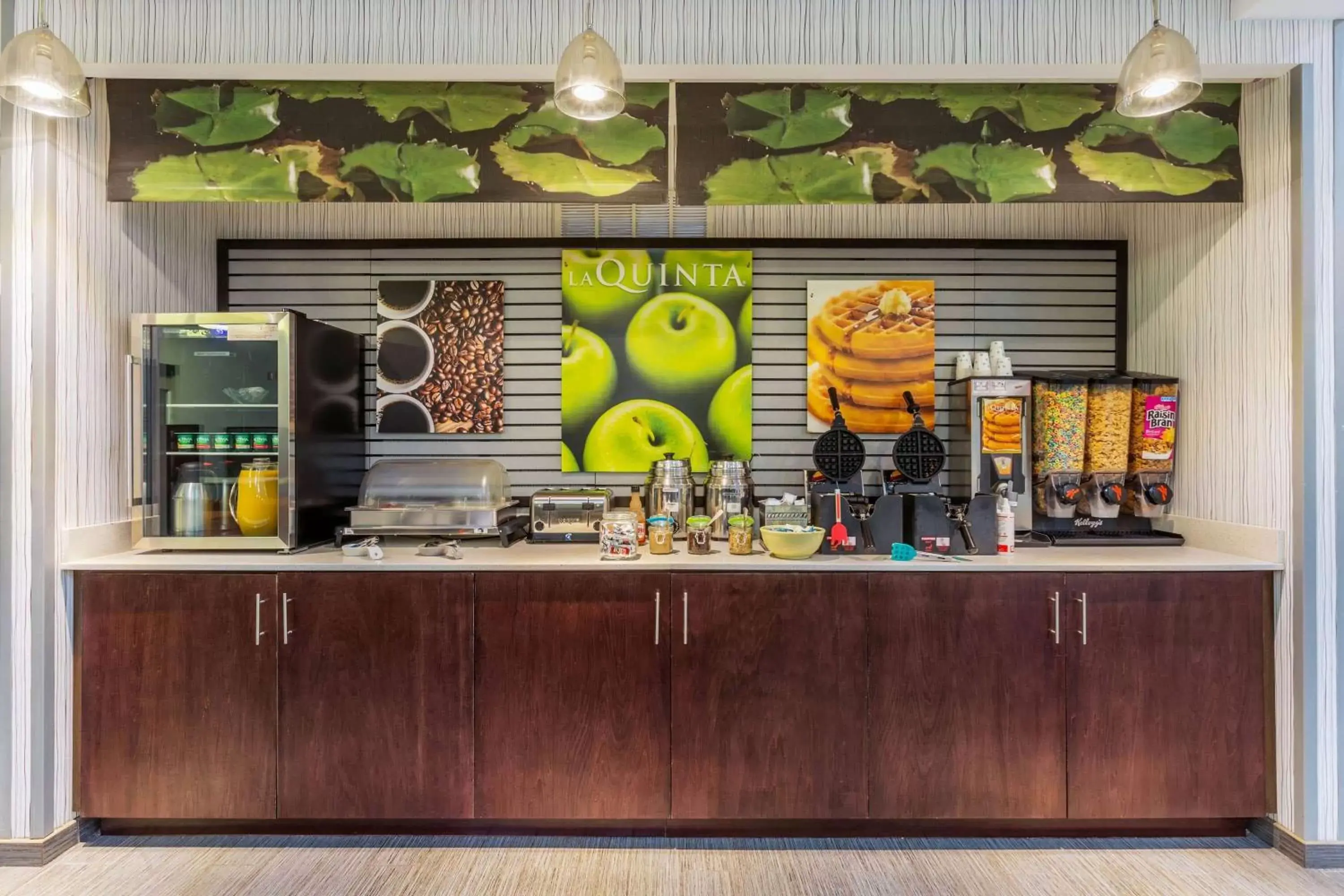 Restaurant/places to eat in La Quinta by Wyndham Rockford Restaurant/places to eat in La Quinta by Wyndham Rockford