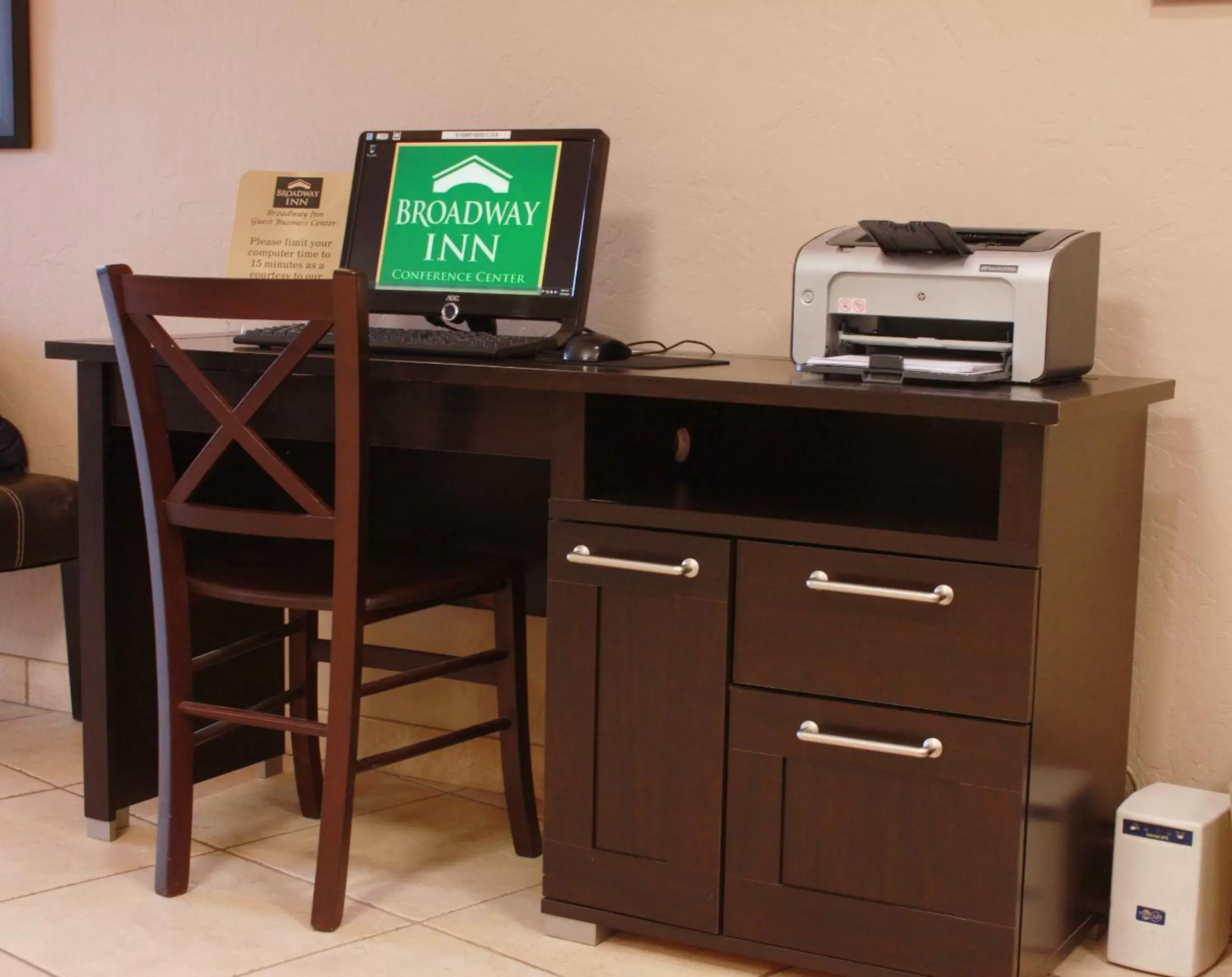 Lobby or reception, TV/Entertainment Center in Broadway Inn Conference Center