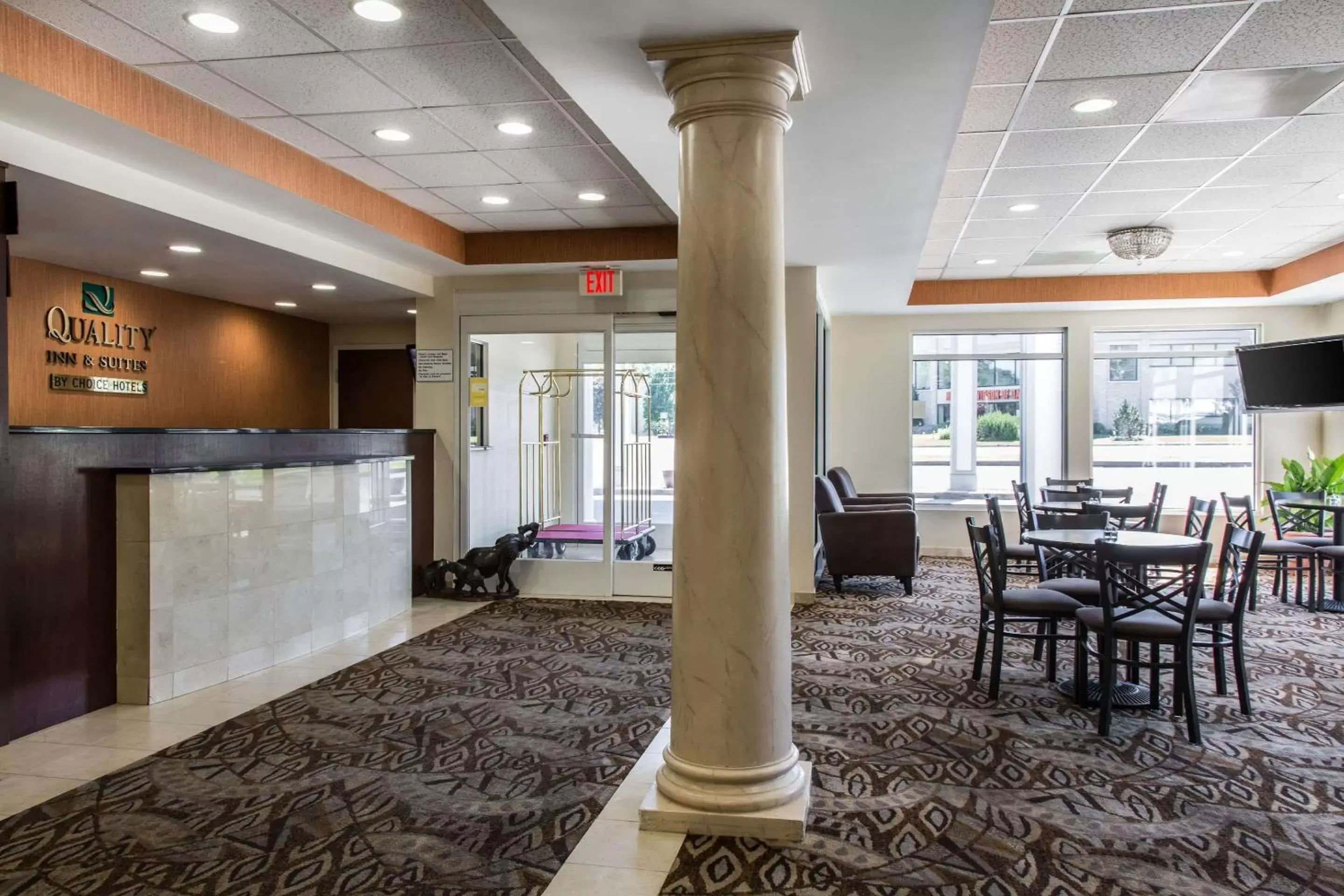 Lobby or reception in Quality Inn & Suites Danbury near University Lobby or reception in Quality Inn & Suites Danbury near University