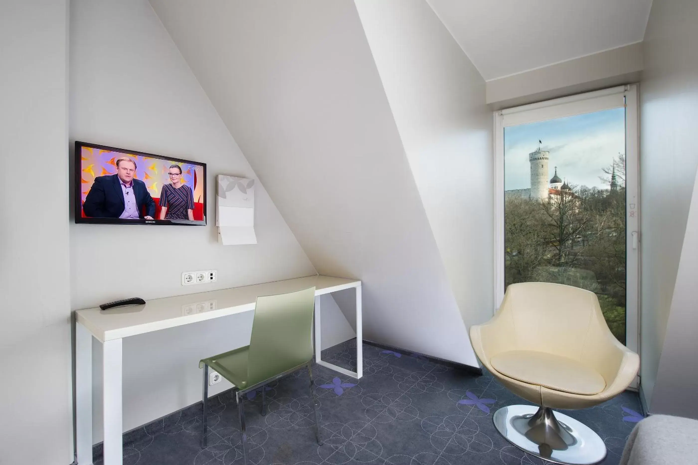 Seating area, TV/Entertainment Center in Hotel L'Ermitage