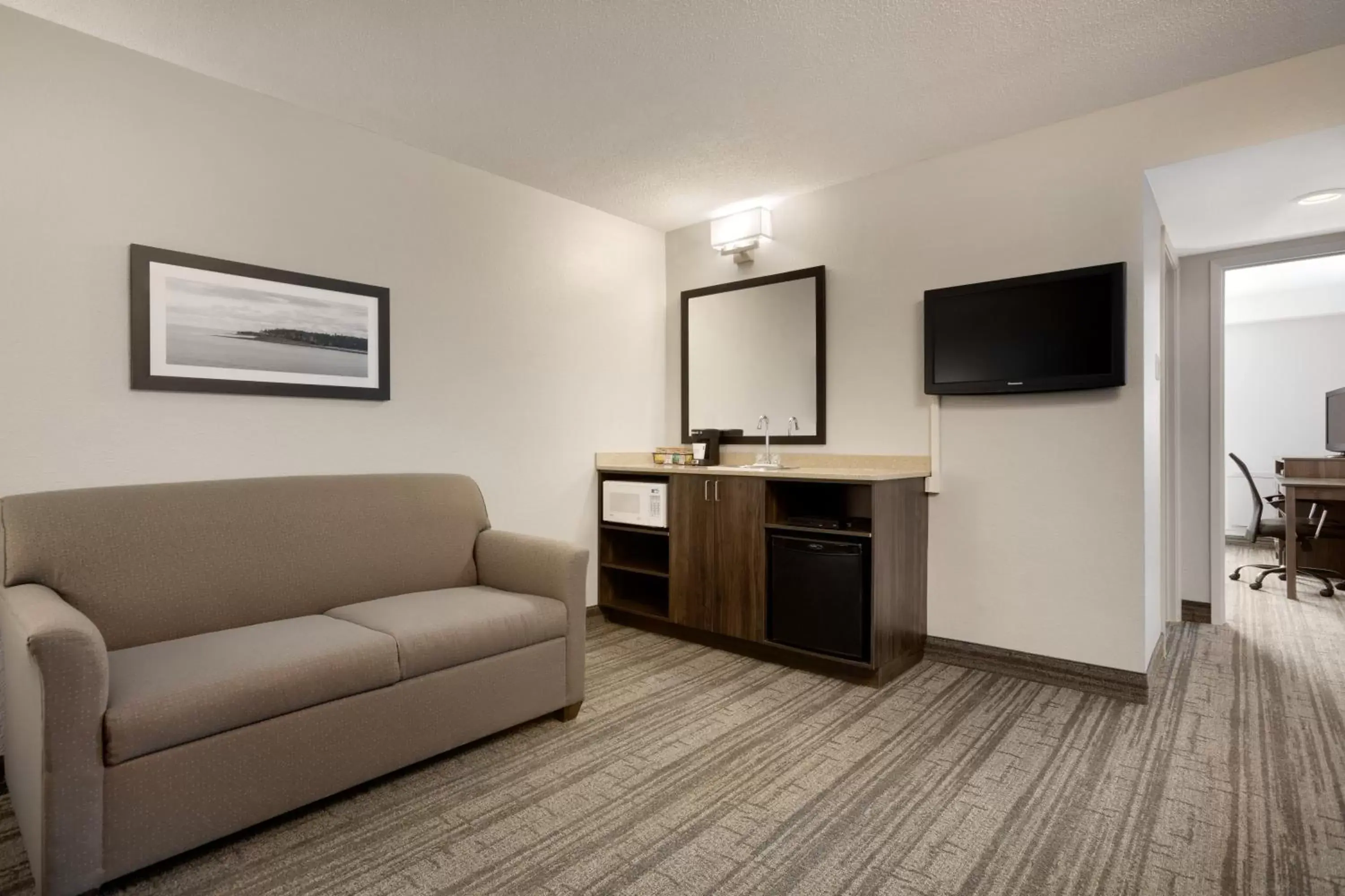 Living room, Seating Area in Travelodge Suites by Wyndham New Glasgow