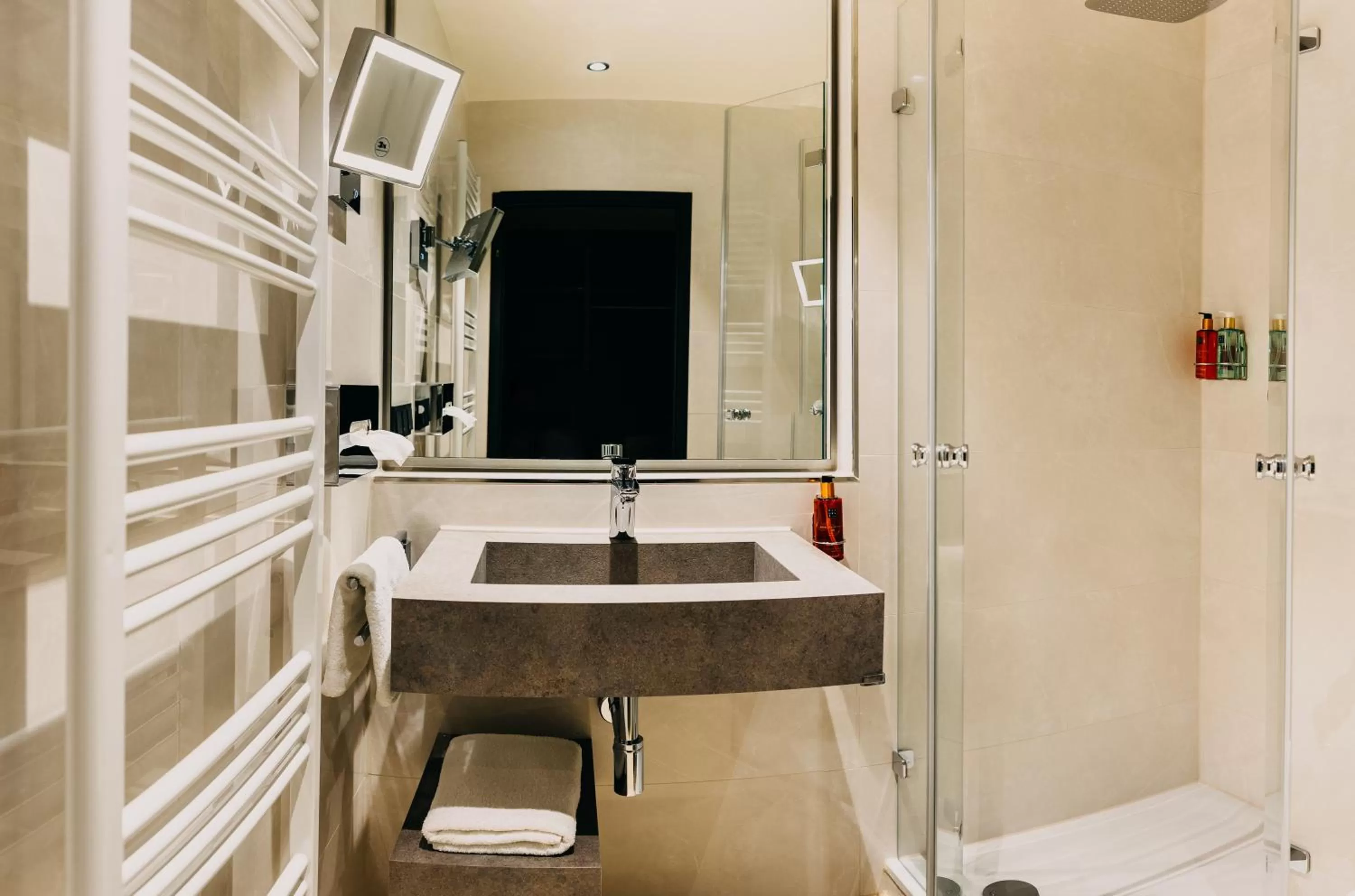 Bathroom in Hotel Forsthaus Nürnberg Fürth