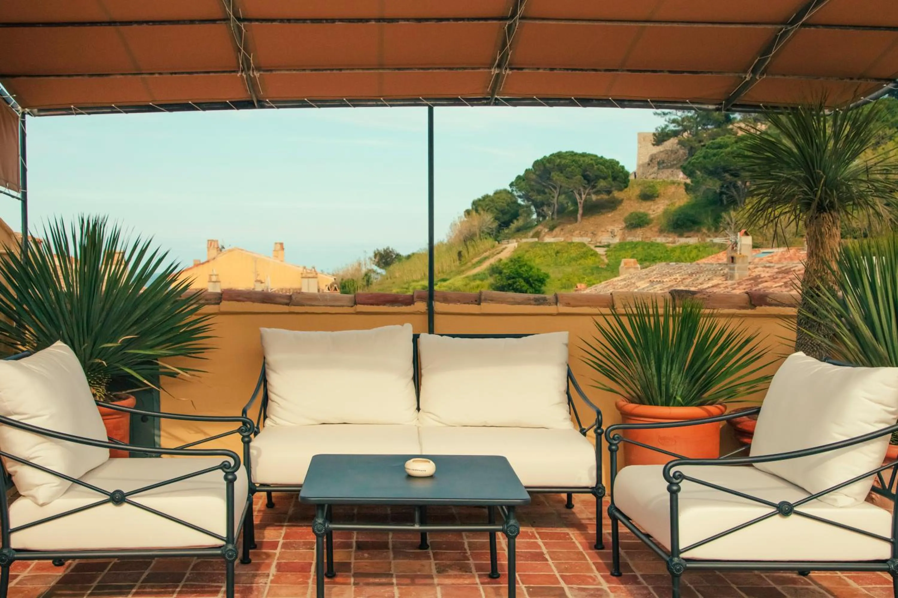 Patio in Hotel la Ponche