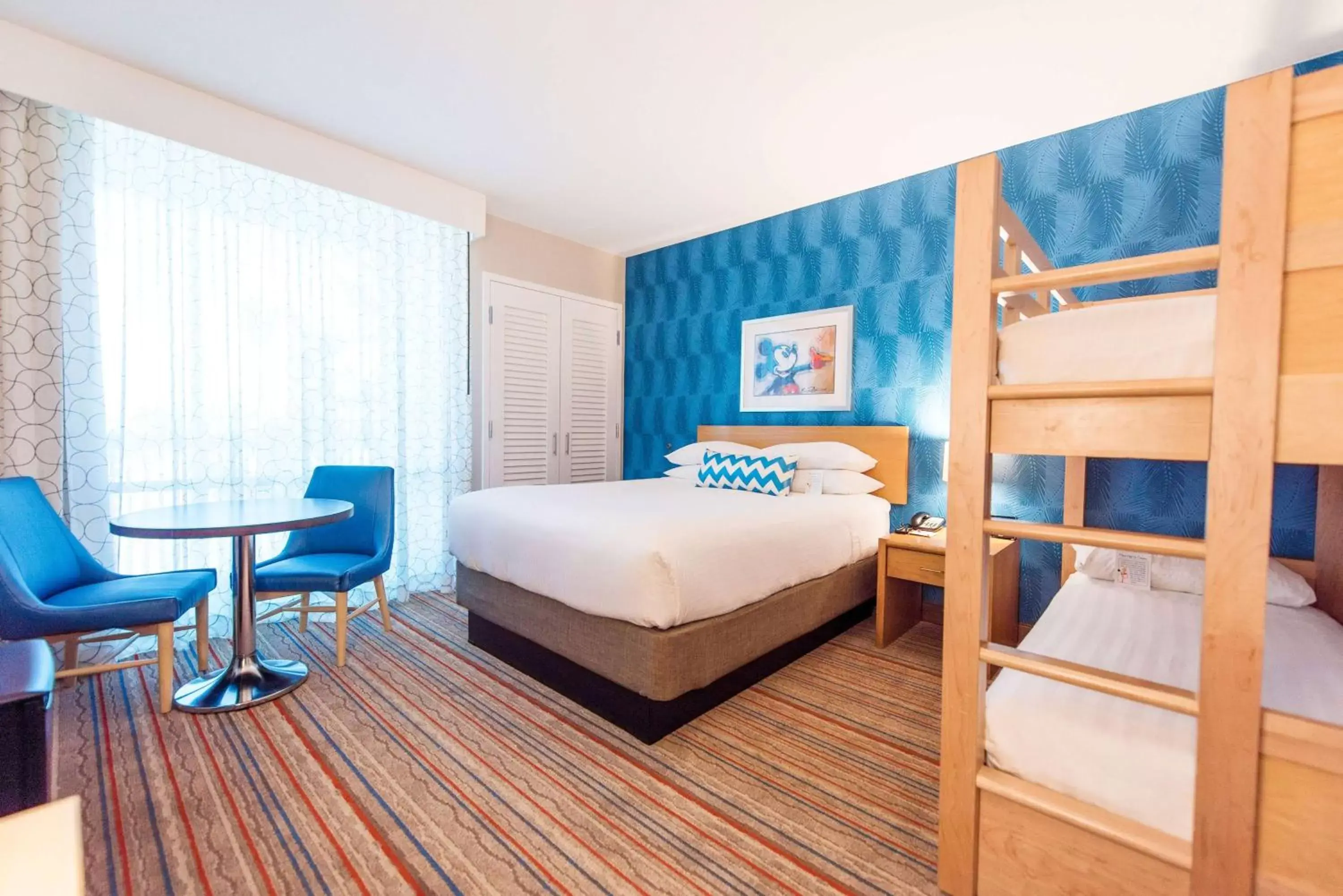 Bedroom in Howard Johnson by Wyndham Anaheim Hotel & Water Playground