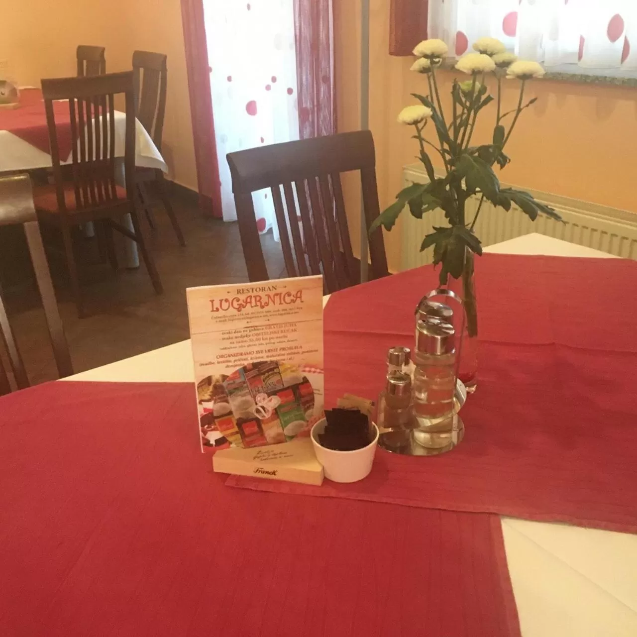 Restaurant/Places to Eat in Lugarnica