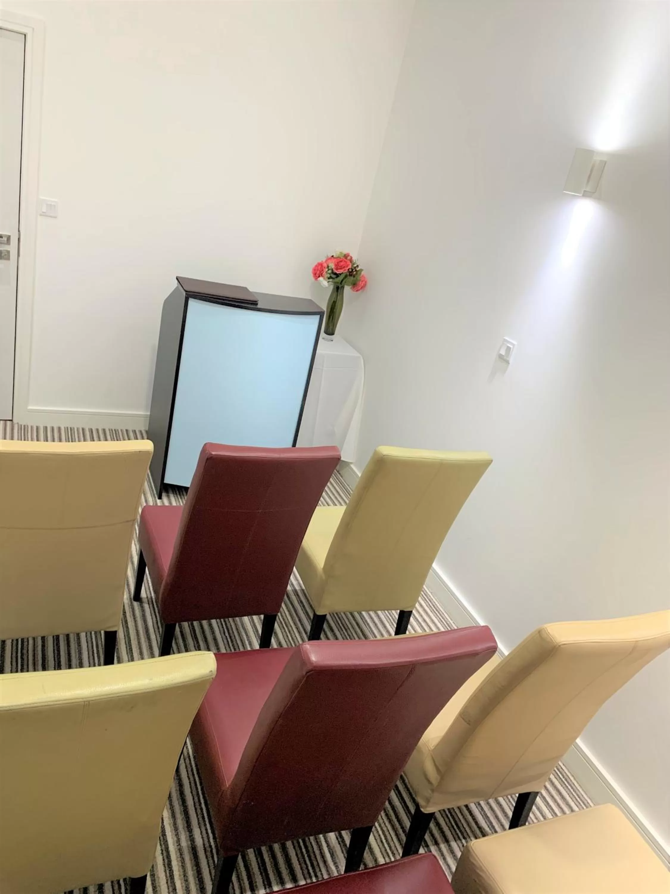 Meeting/conference room in Green View Hotel Near Dartford