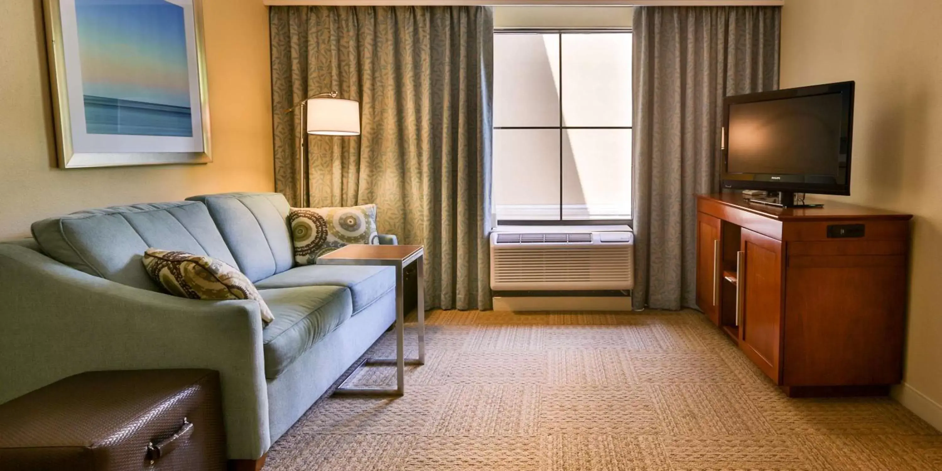 Bed, Seating Area in Hampton Inn Charleston-Daniel Island