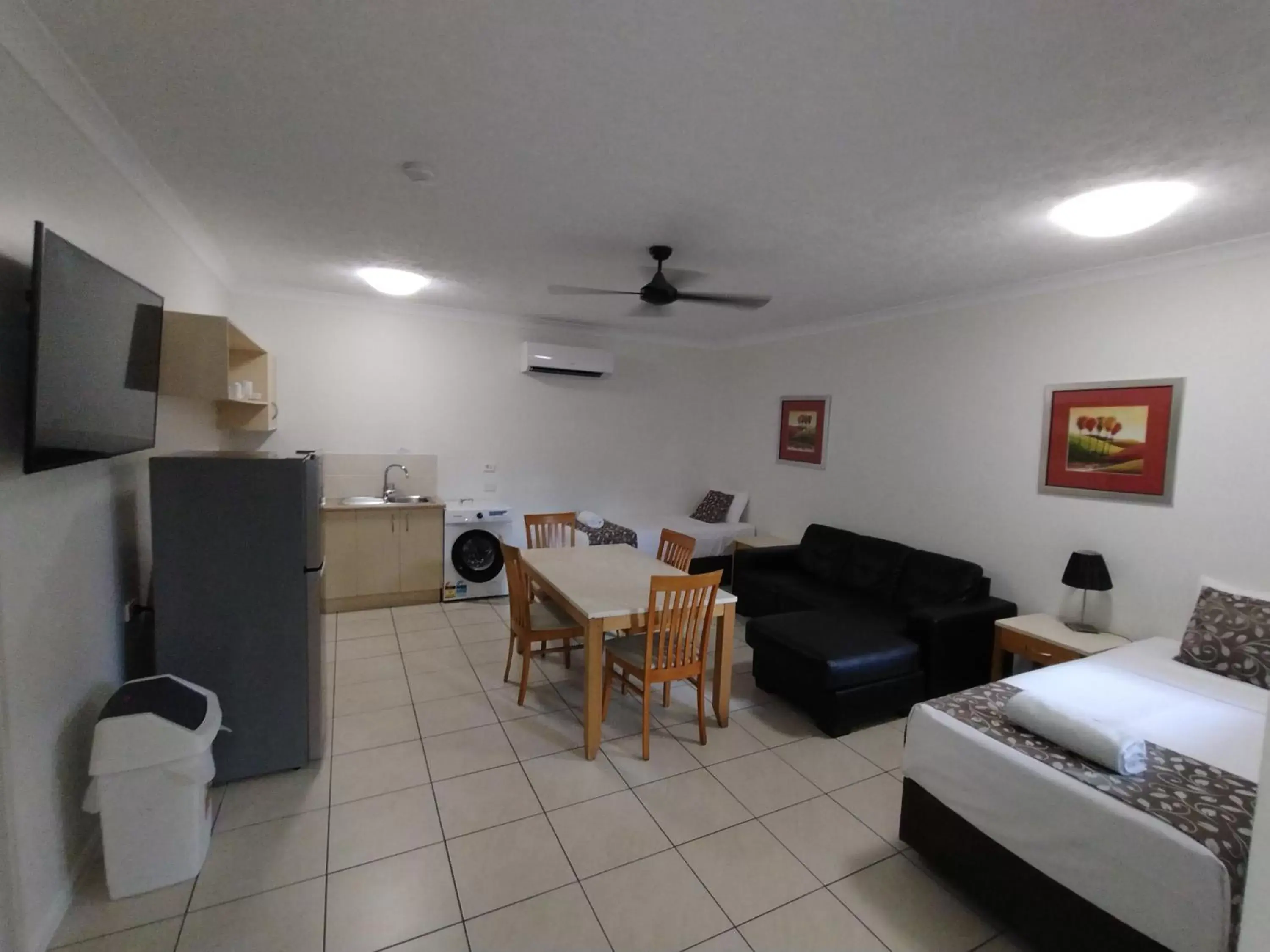 Executive One-Bedroom Studio Apartment in Cascade Motel In Townsville Executive One-Bedroom Studio Apartment in Cascade Motel In Townsville