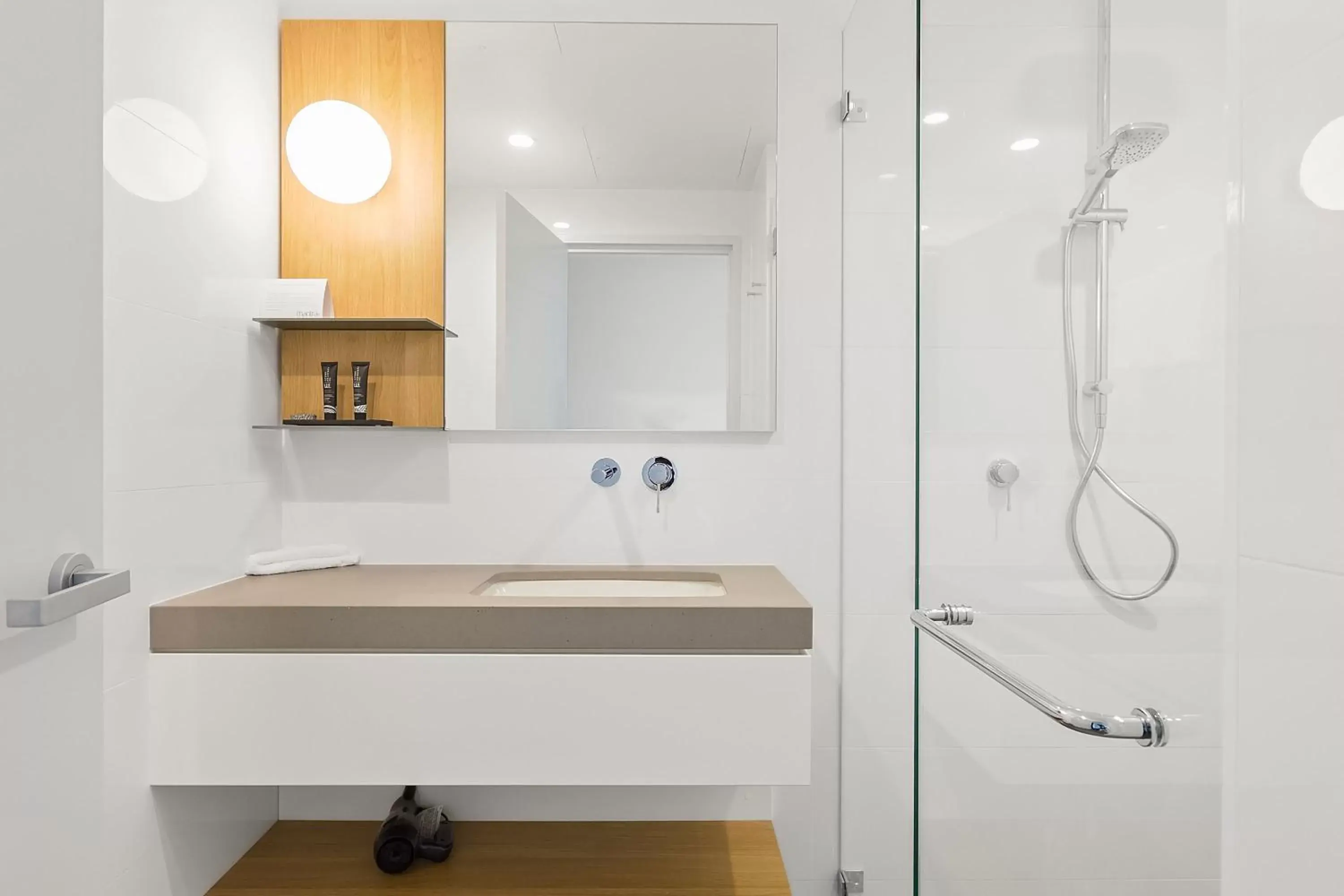 Property building in Mantra on Sydney Airport Property building in Mantra on Sydney Airport