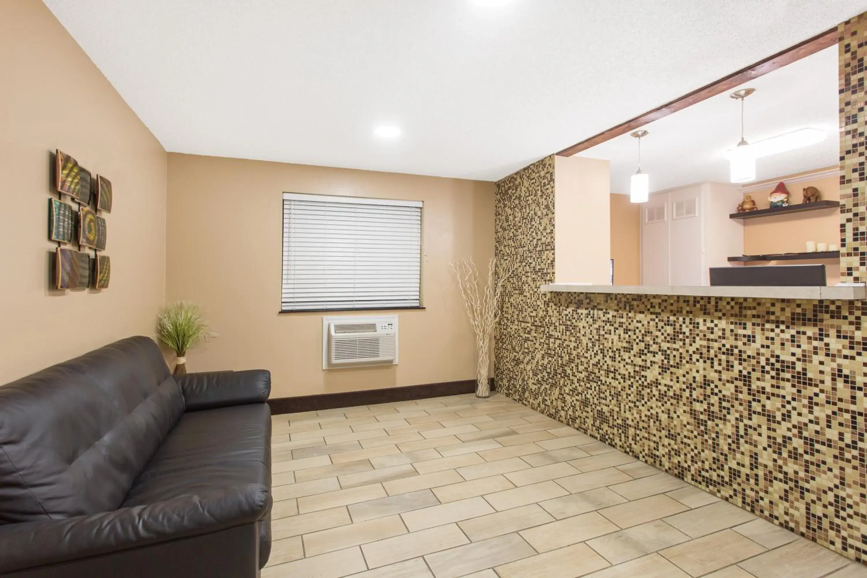 Lobby or reception, Lobby/Reception in Super 8 by Wyndham Columbus Airport