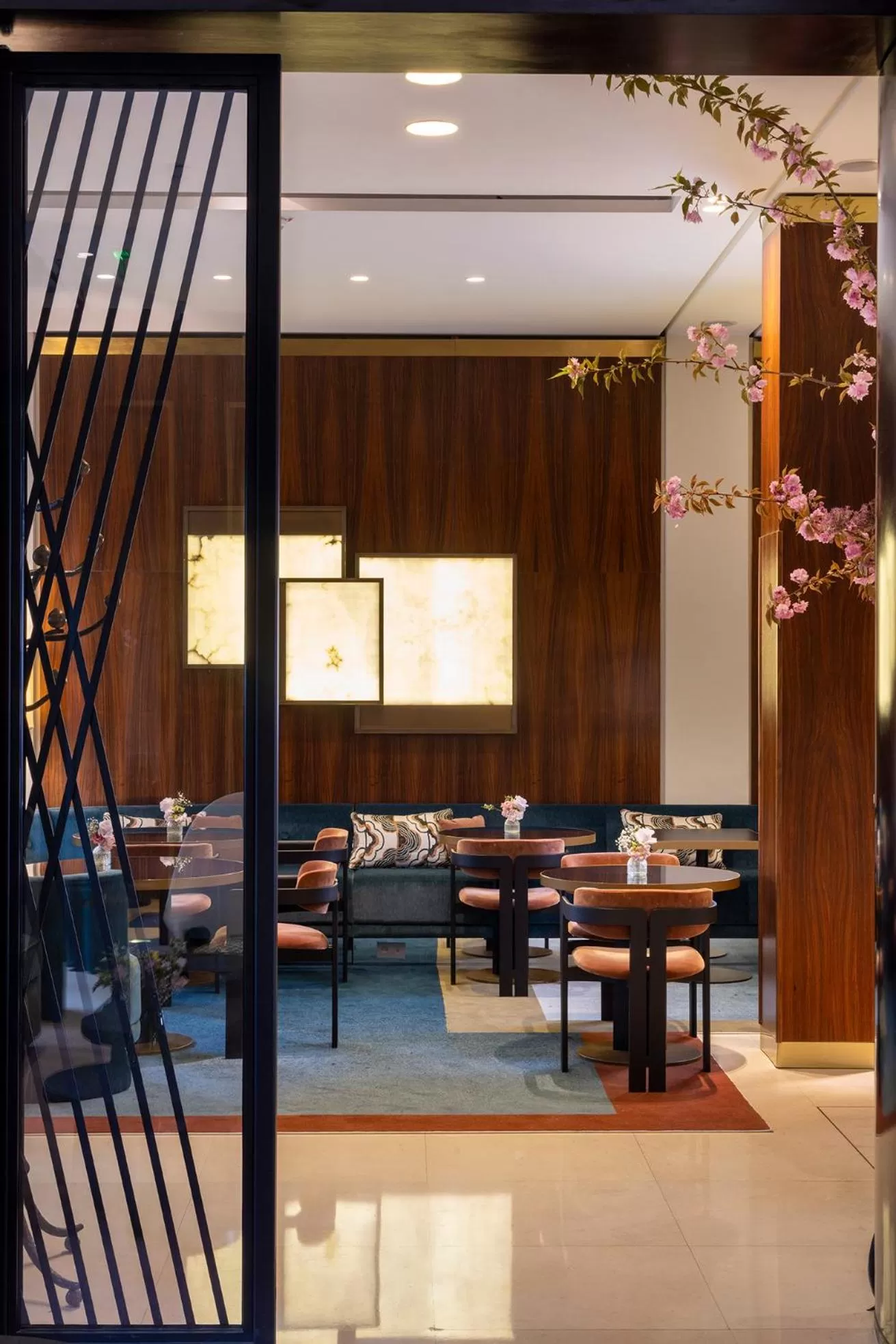 Restaurant/places to eat in Hotel Montalembert