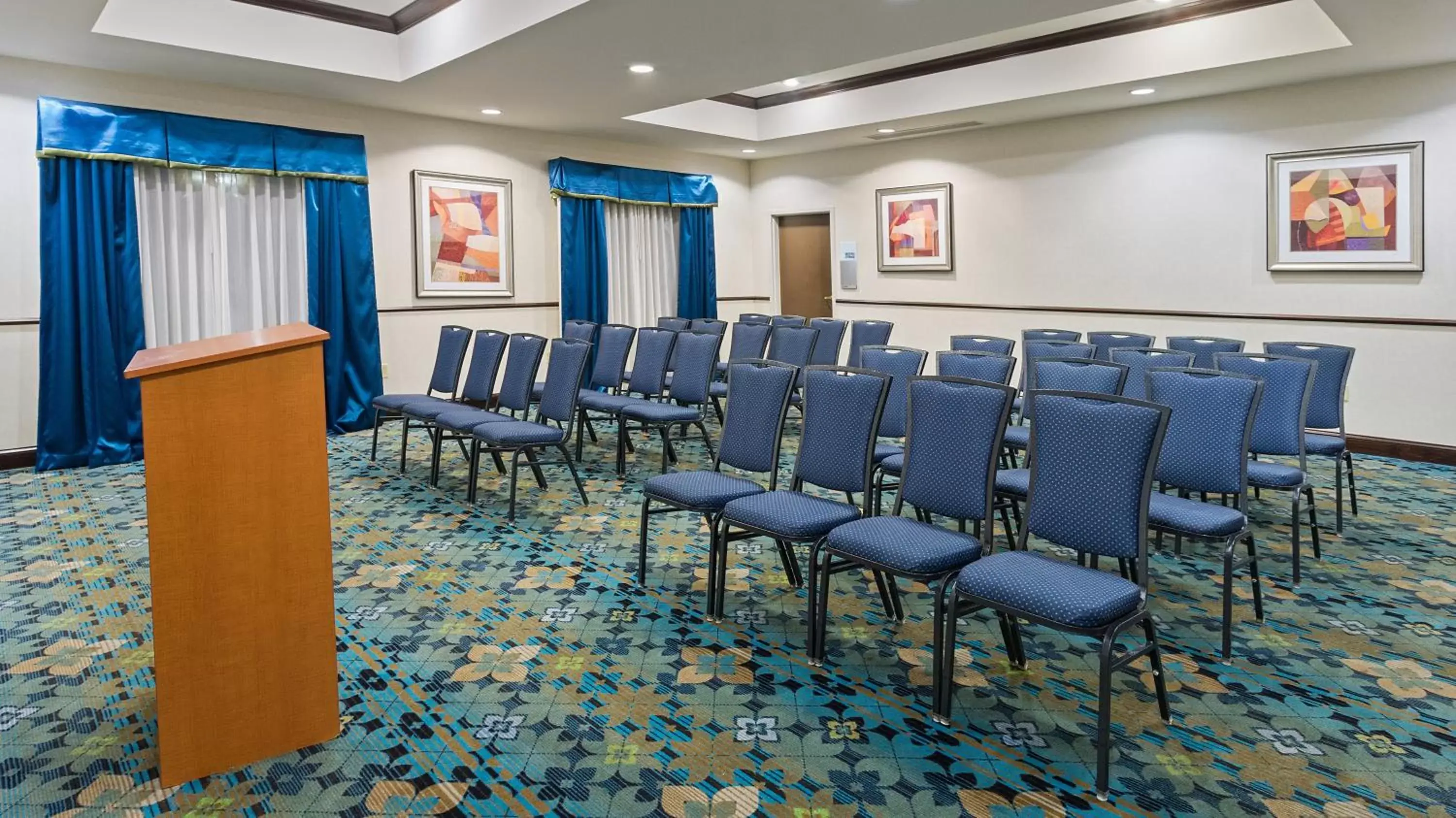 Meeting/conference room in Holiday Inn Express and Suites Stroudsburg-Poconos, an IHG Hotel