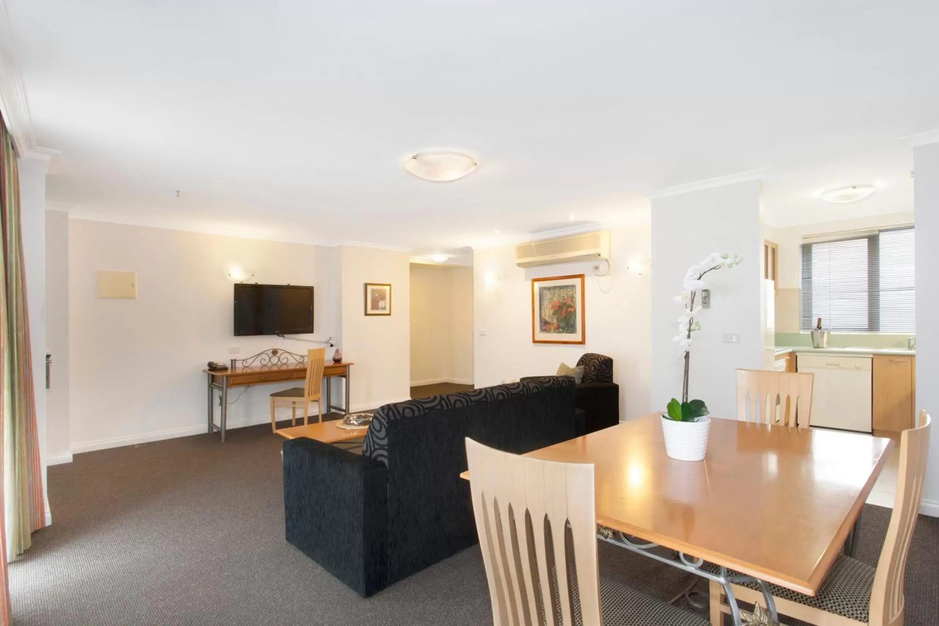 Living room, Dining Area in Melbourne Metropole Central